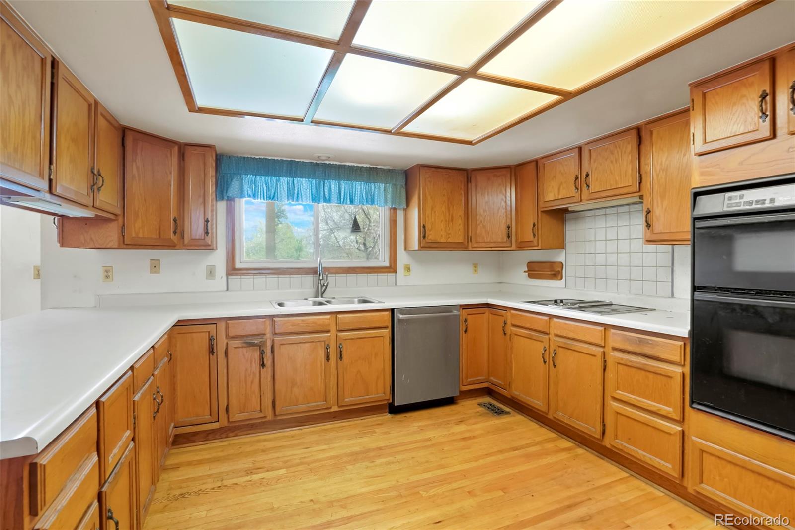 MLS Image #3 for 15916 e crestridge place,centennial, Colorado