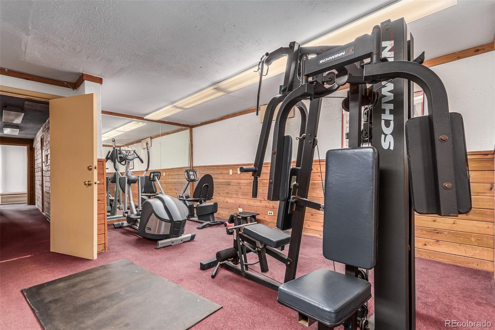 MLS Image #11 for 2325 s linden court,denver, Colorado
