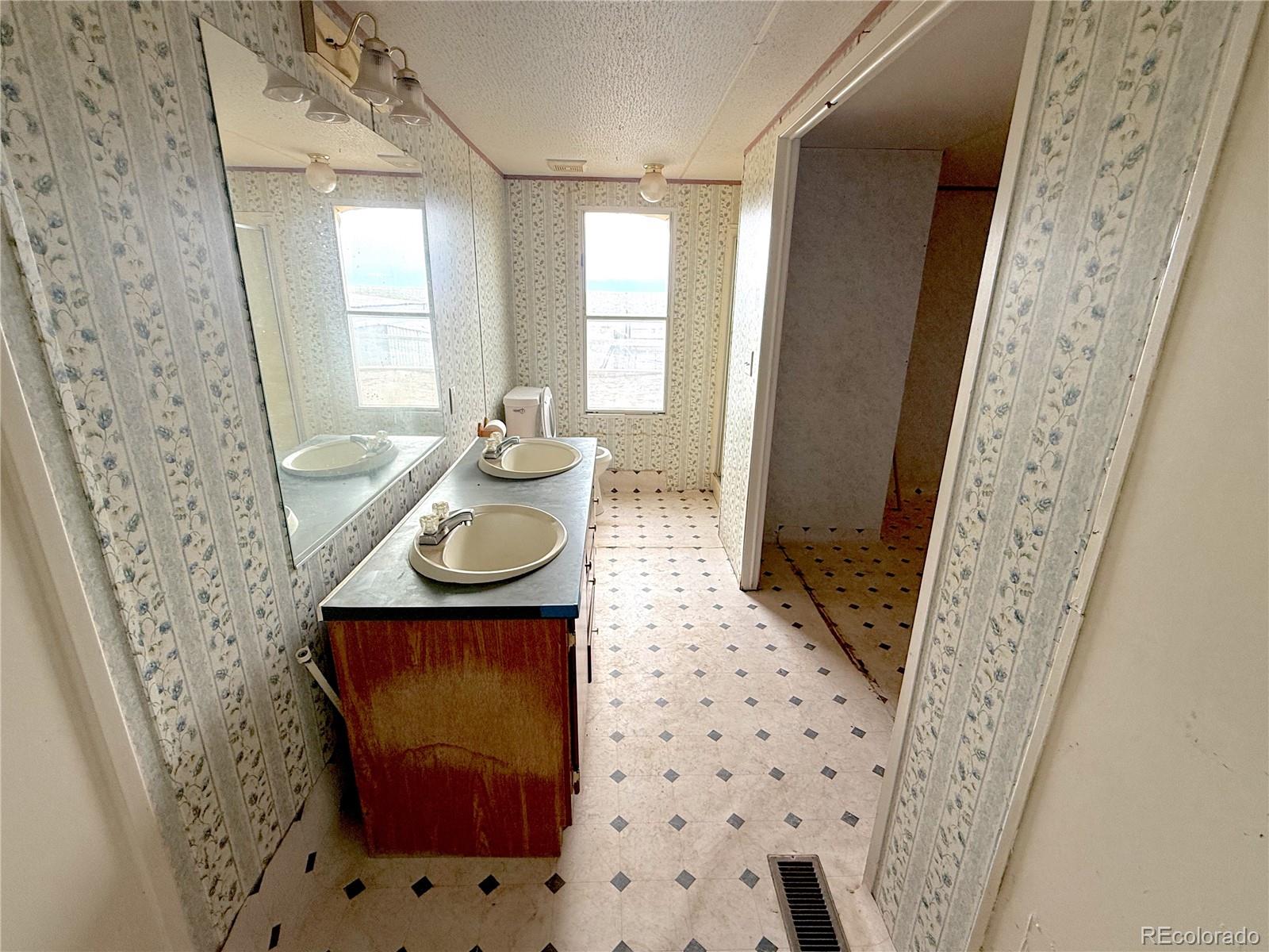 MLS Image #25 for 10850  county road 45 ,center, Colorado