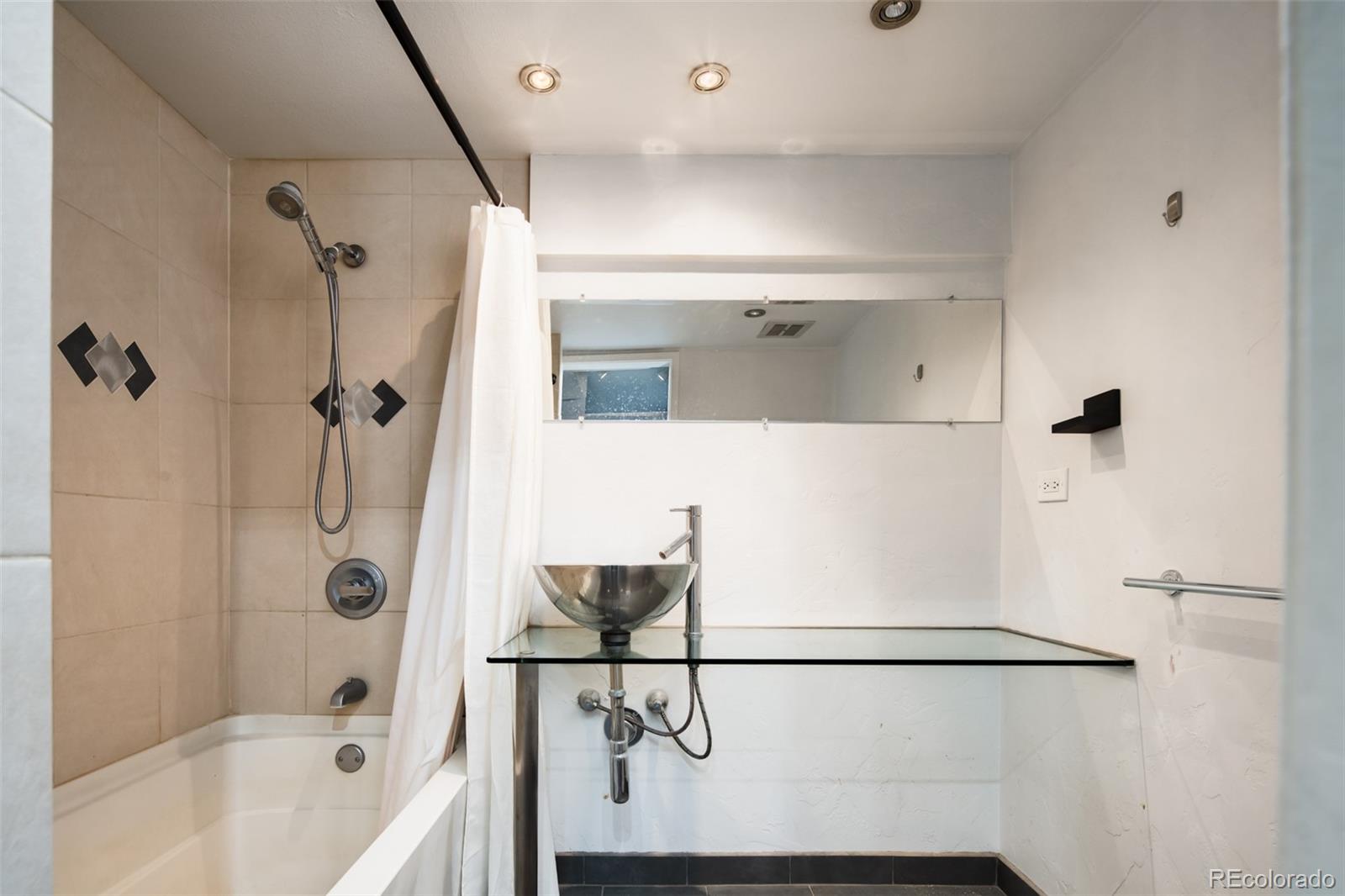 MLS Image #32 for 675 s university boulevard,denver, Colorado