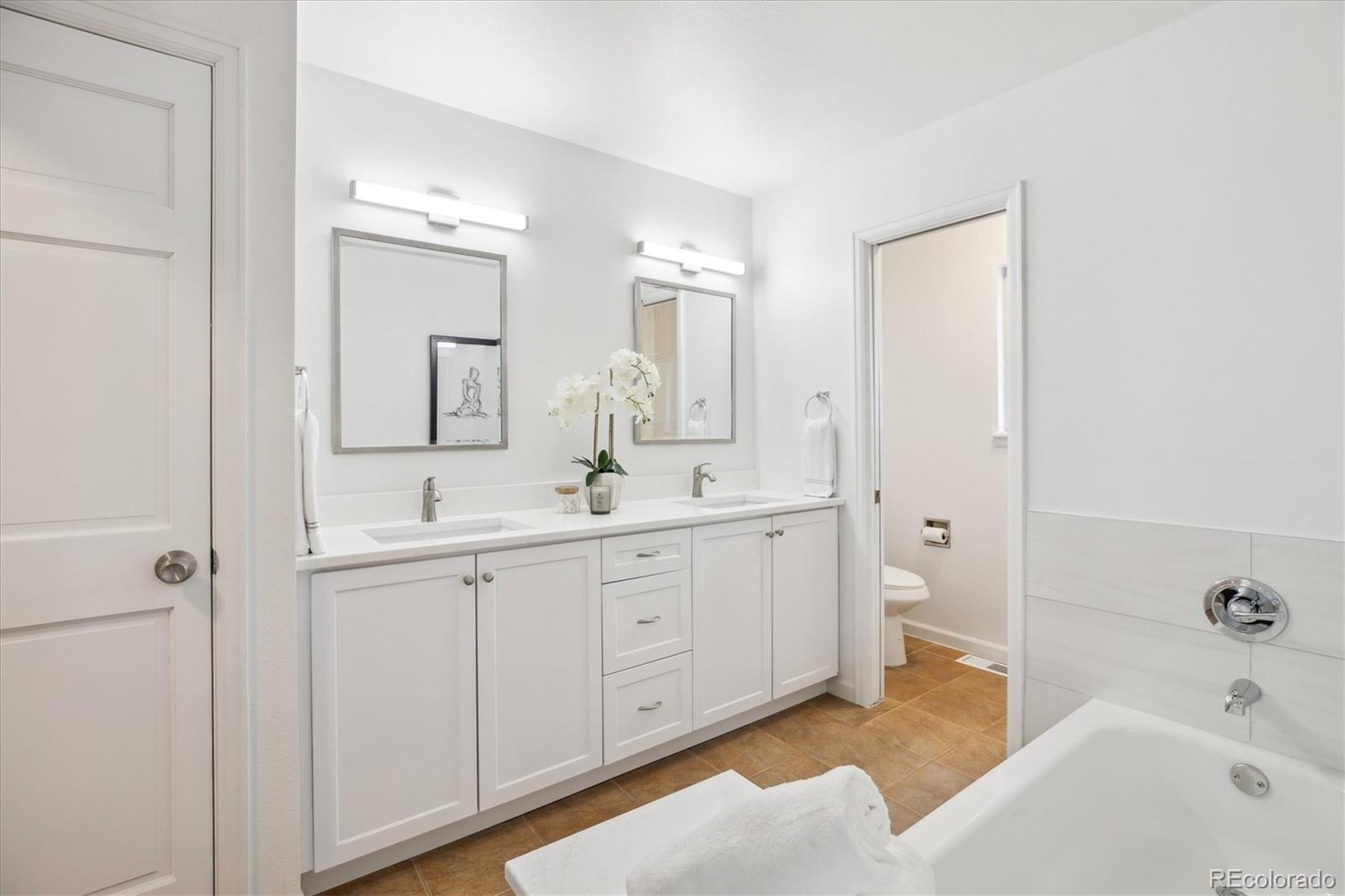MLS Image #11 for 1470 s quebec way,denver, Colorado