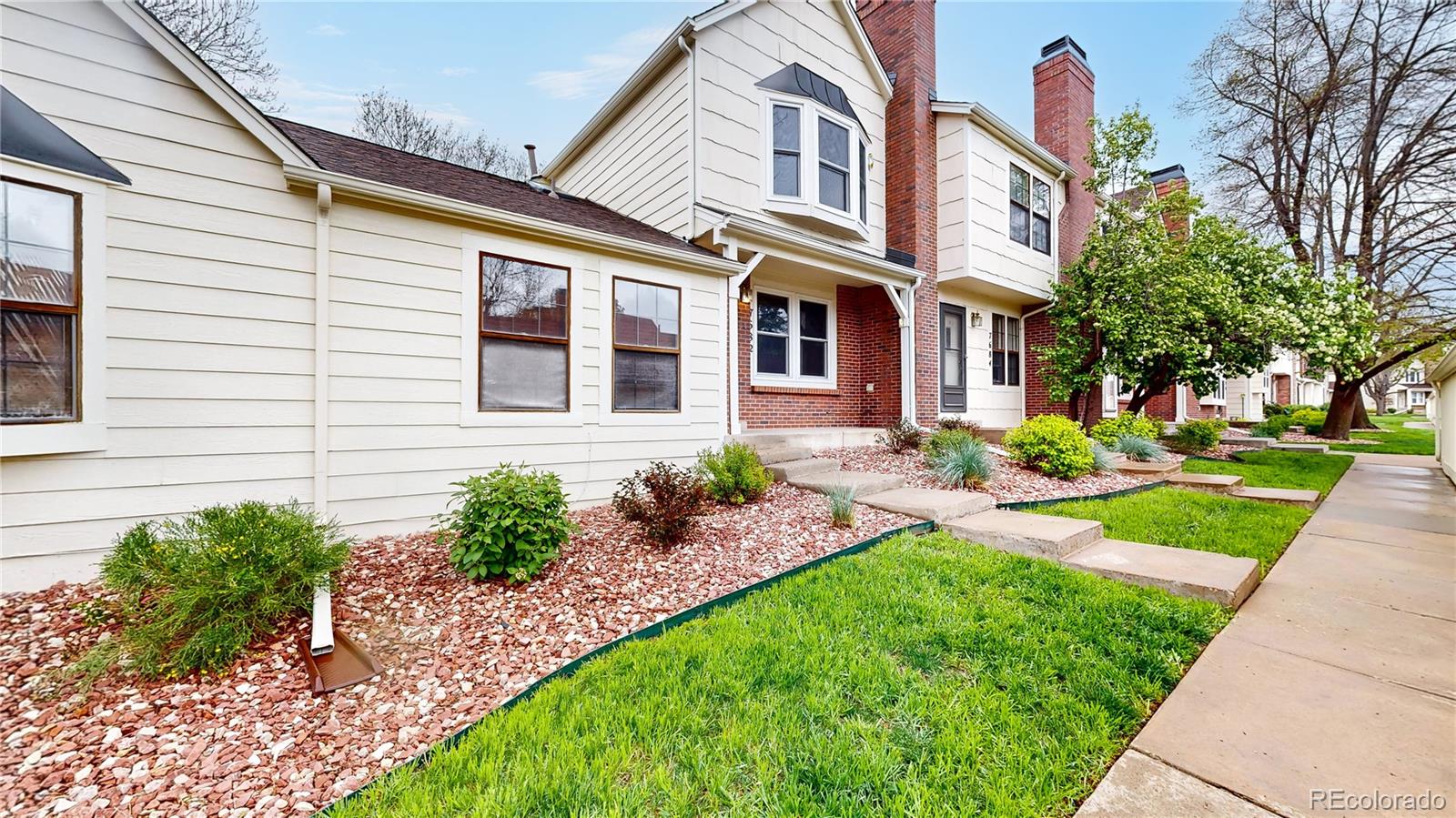 MLS Image #2 for 7682 s steele street,centennial, Colorado