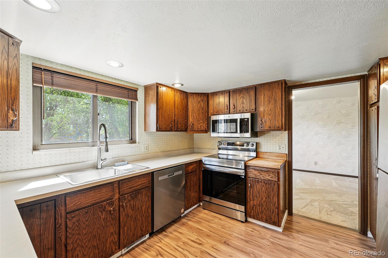 MLS Image #14 for 1354 s macon street,aurora, Colorado