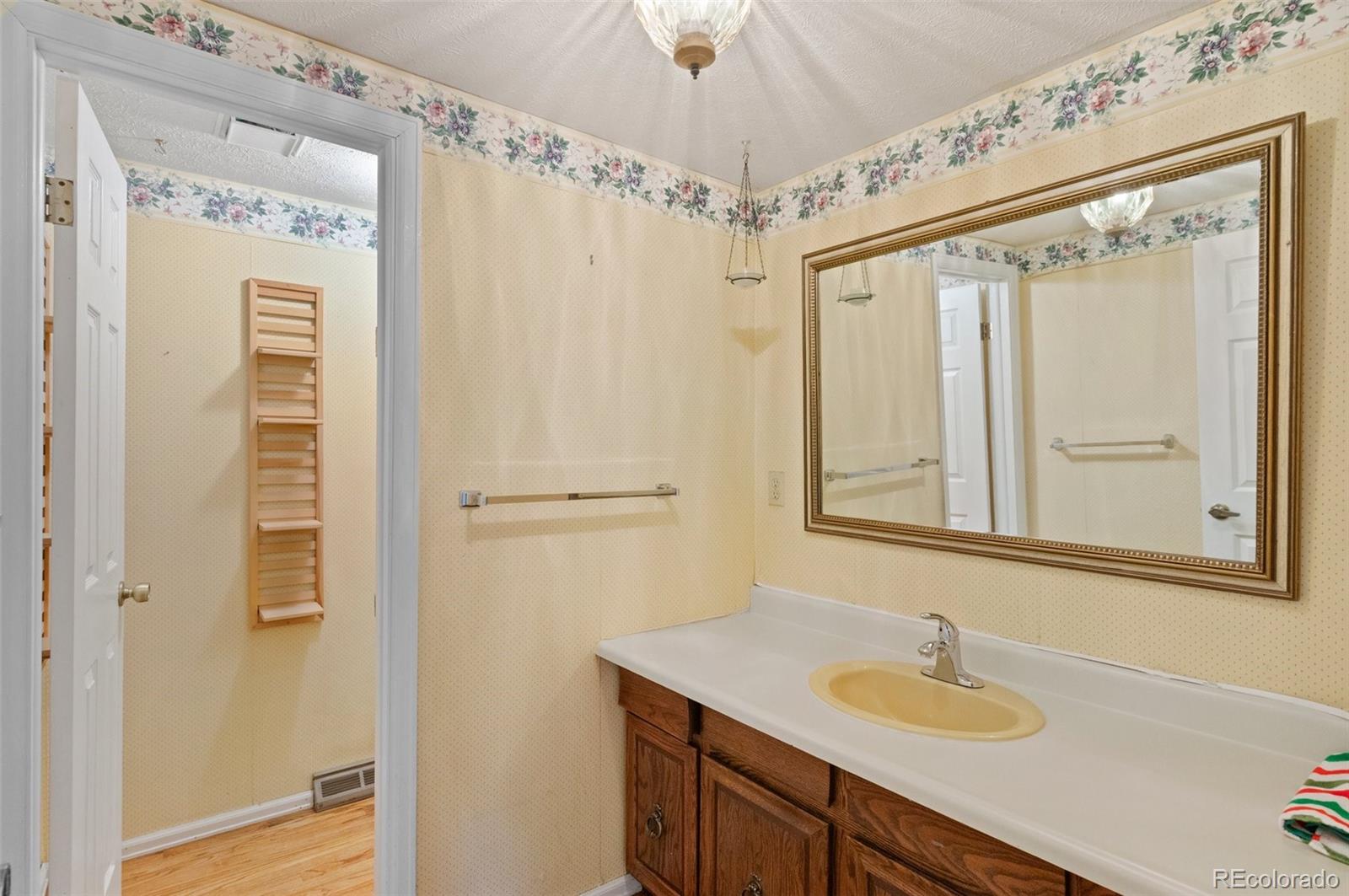 MLS Image #19 for 930 s dayton street,denver, Colorado