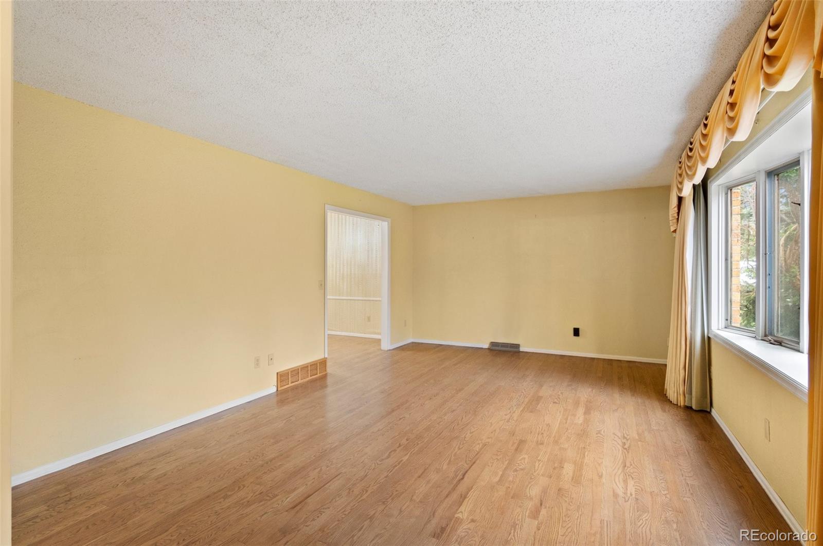 MLS Image #9 for 930 s dayton street,denver, Colorado