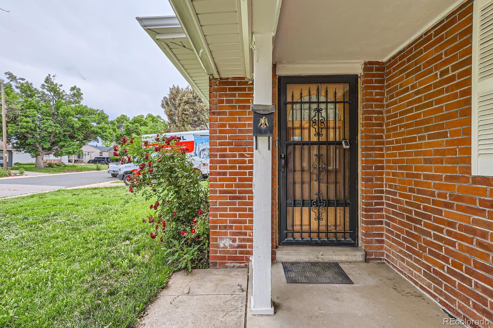 MLS Image #2 for 1325  geneva street,aurora, Colorado