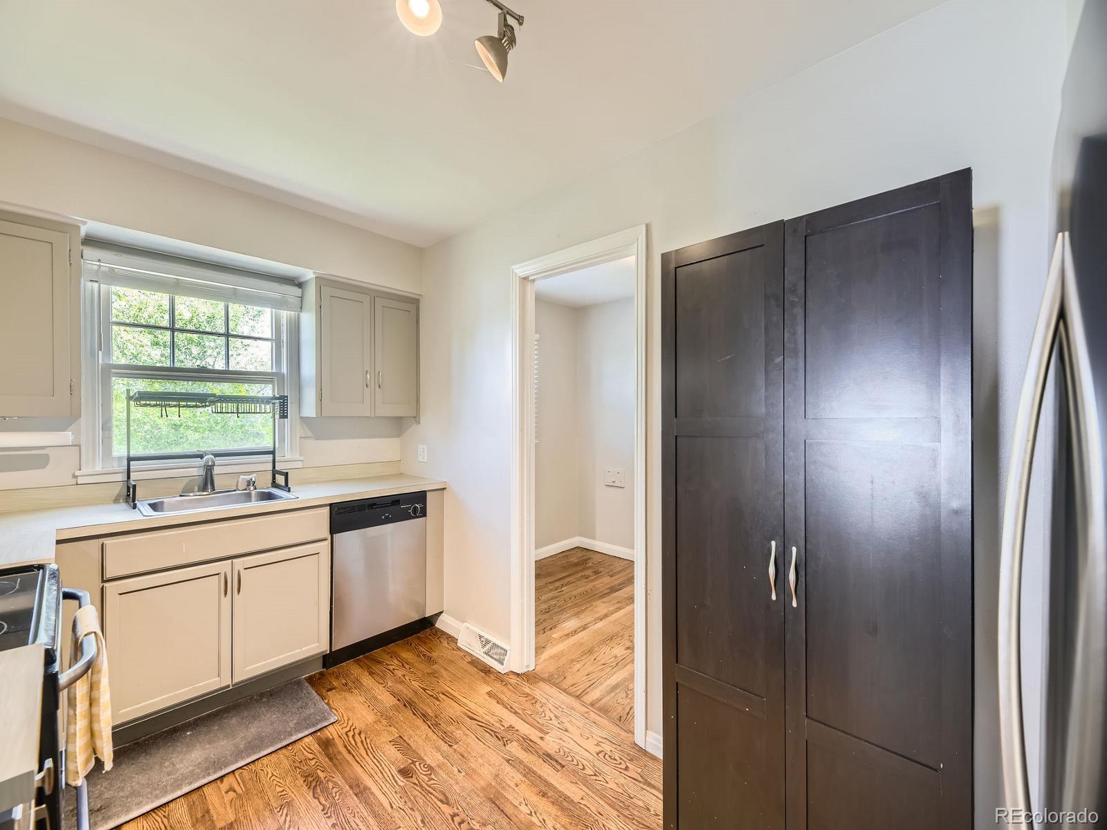 MLS Image #9 for 835  knox court,denver, Colorado