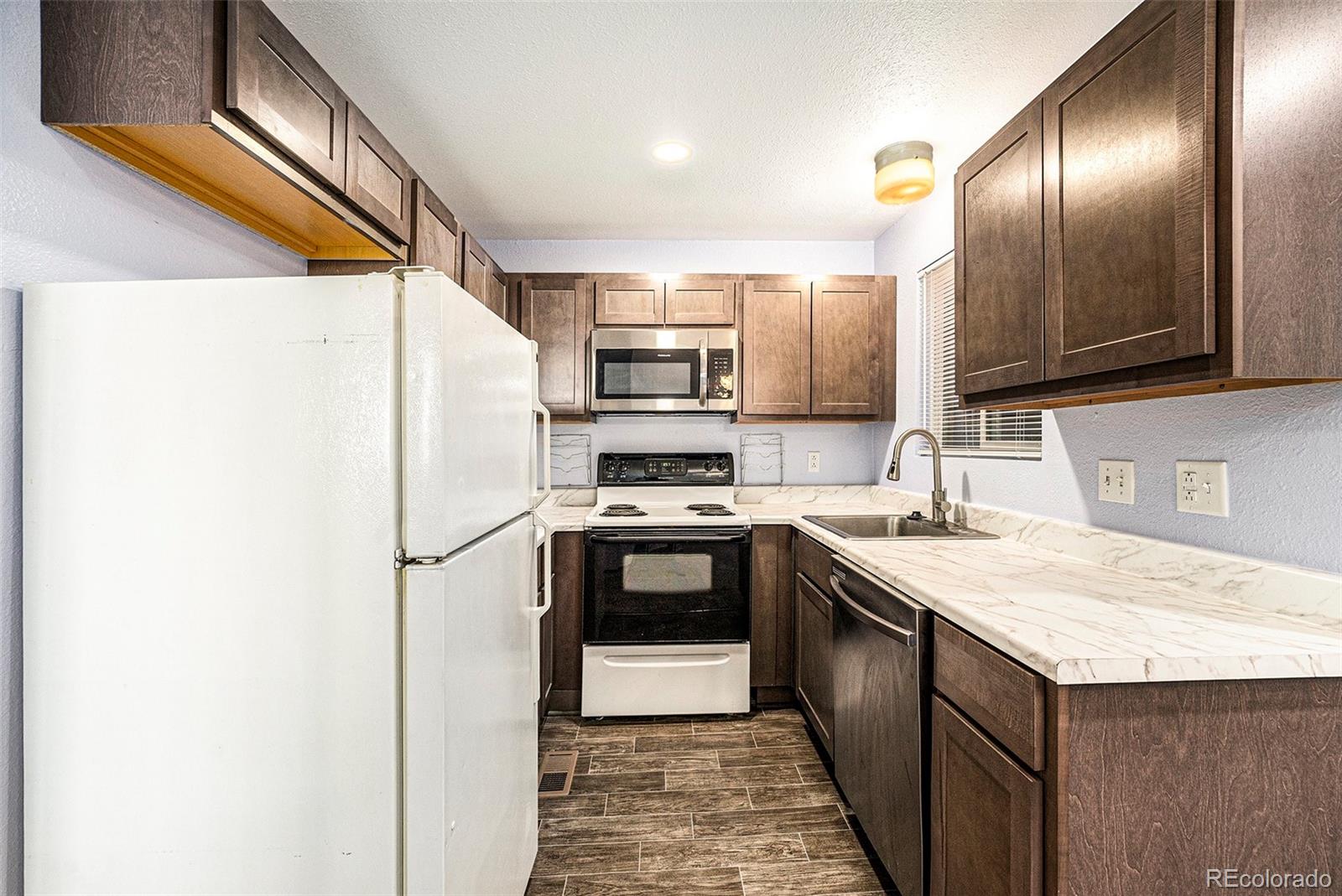 MLS Image #4 for 922 s dearborn way,aurora, Colorado