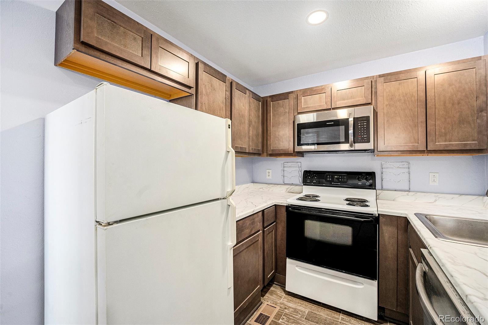 MLS Image #5 for 922 s dearborn way,aurora, Colorado