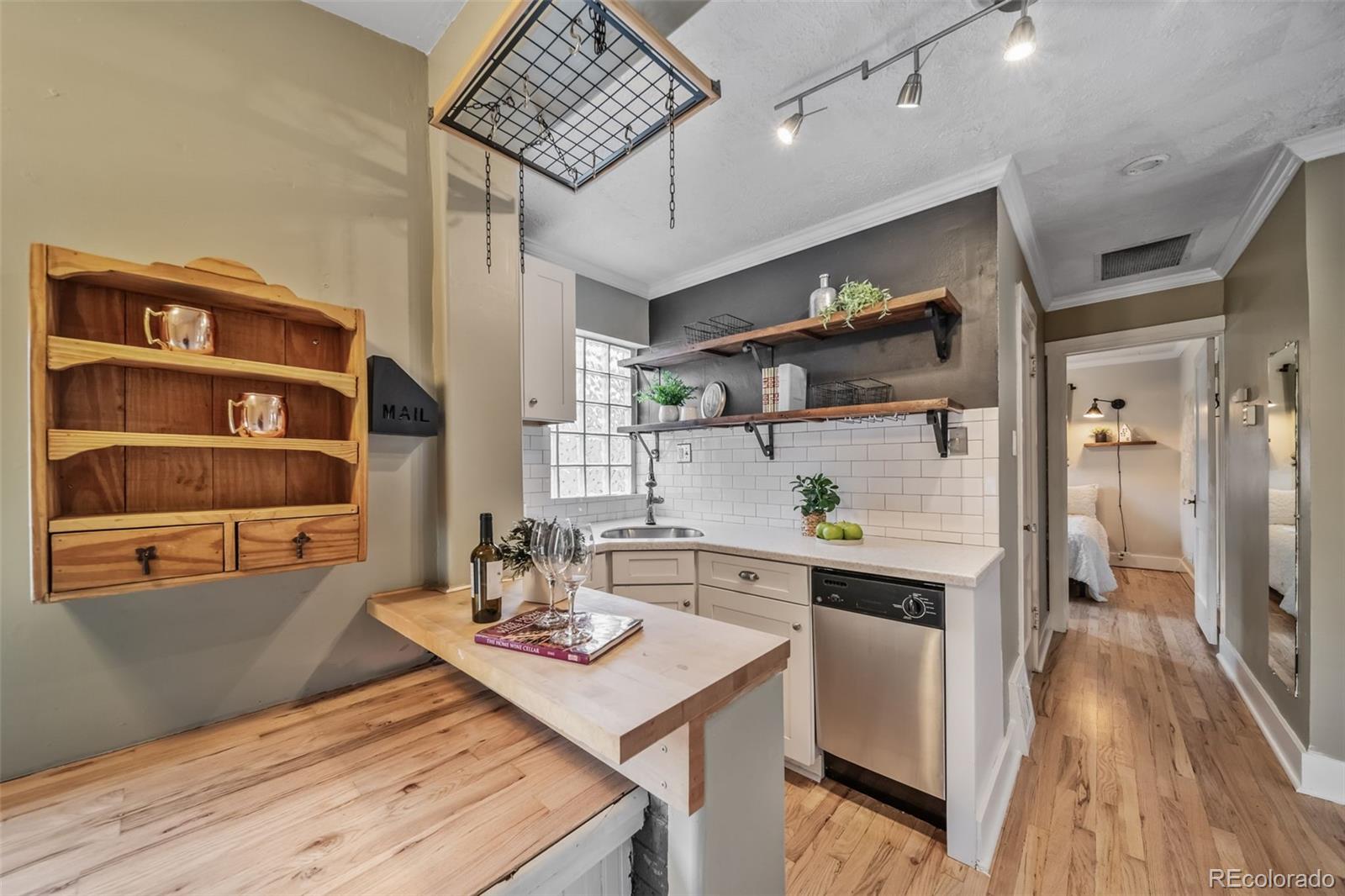 MLS Image #14 for 2731 s logan street,englewood, Colorado