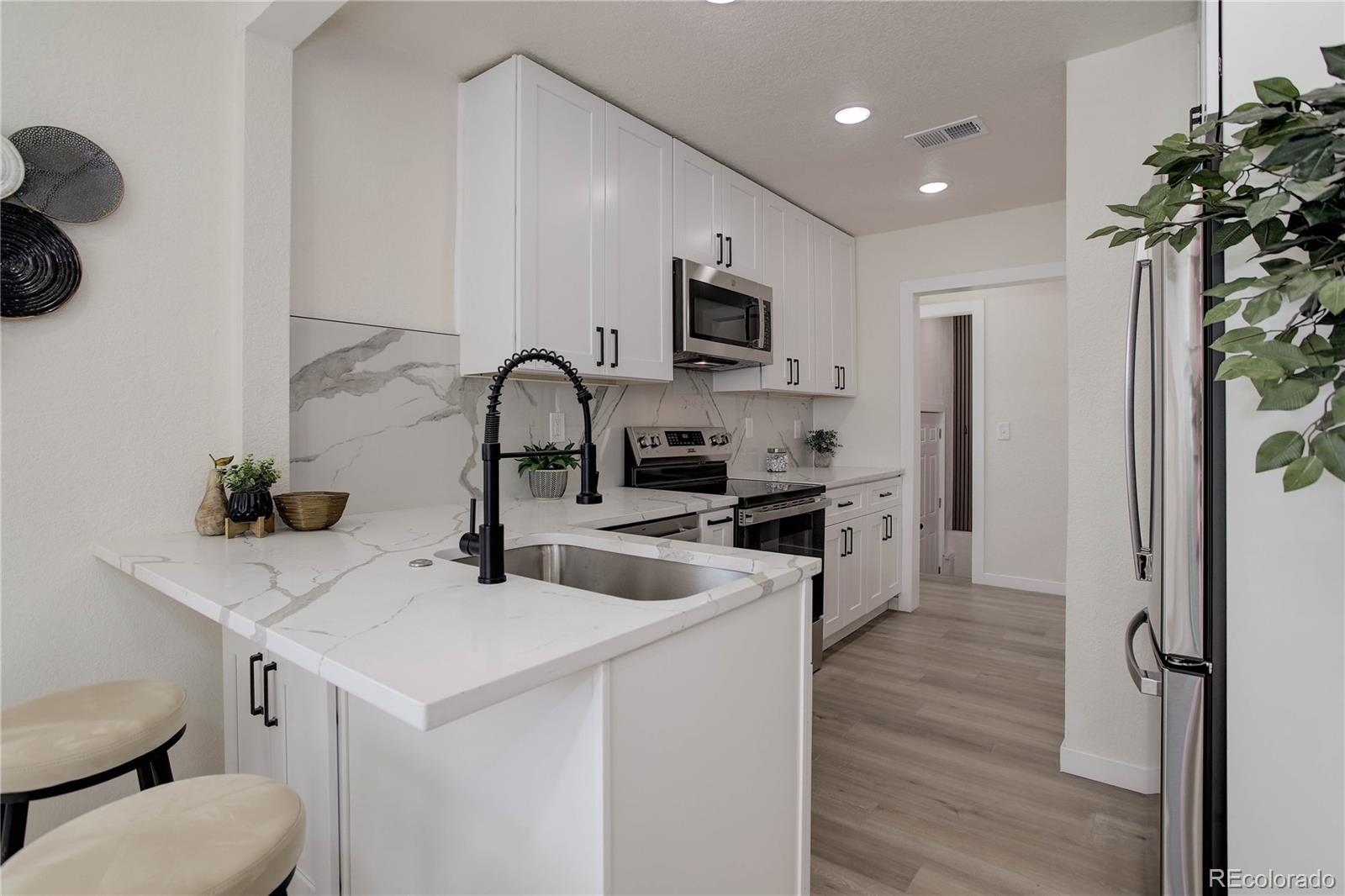 MLS Image #10 for 141 s knox court,denver, Colorado