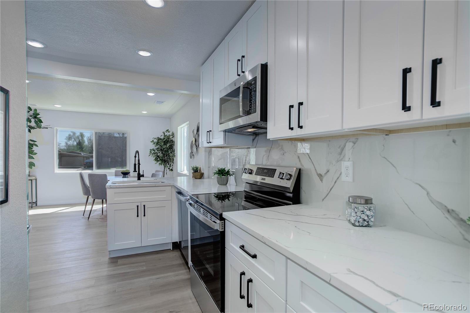MLS Image #11 for 141 s knox court,denver, Colorado