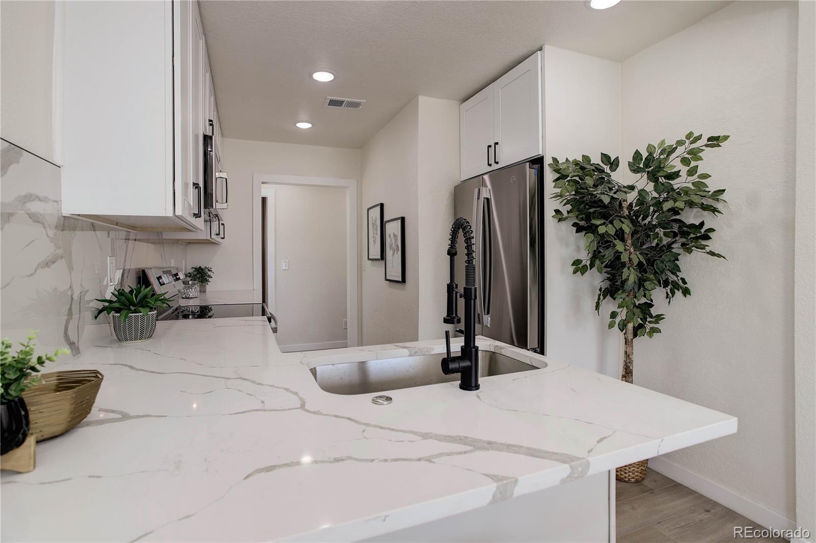 MLS Image #12 for 141 s knox court,denver, Colorado