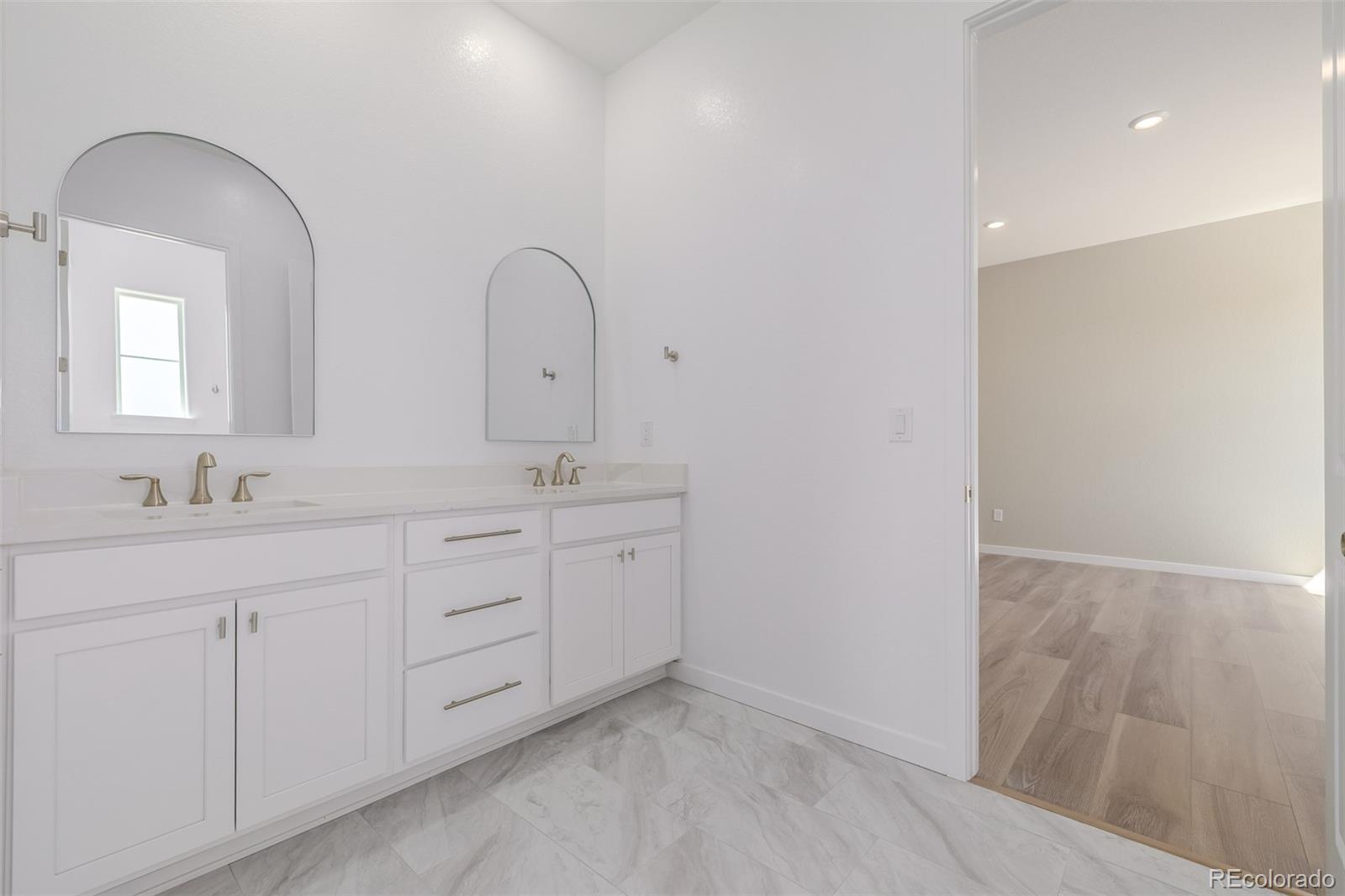 MLS Image #23 for 56159 e tomahawk avenue,strasburg, Colorado