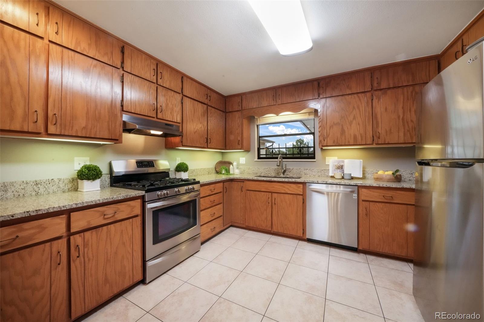 MLS Image #16 for 552  lakewood circle,colorado springs, Colorado