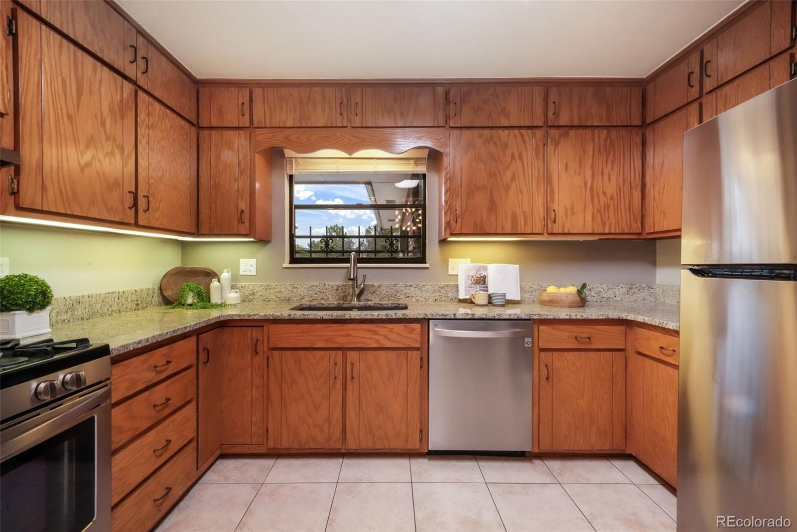 MLS Image #17 for 552  lakewood circle,colorado springs, Colorado
