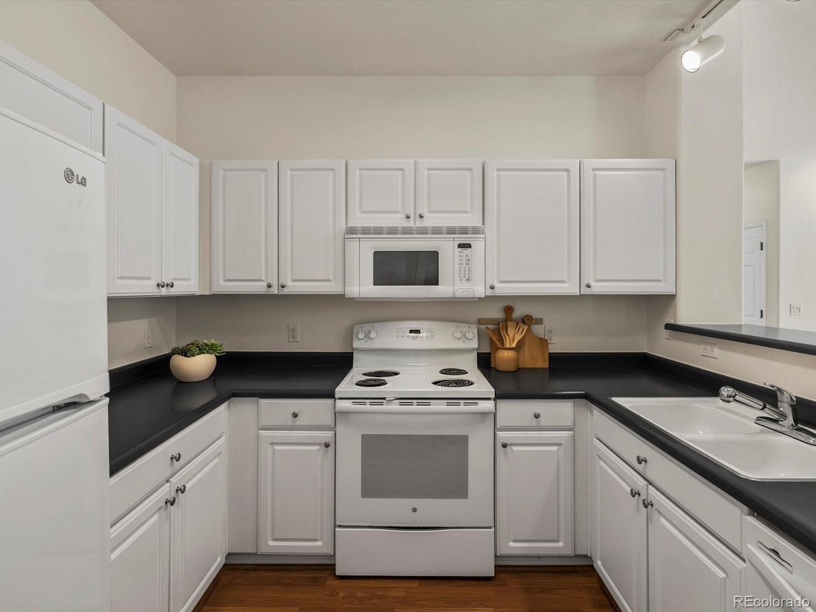 MLS Image #8 for 12335 e 2nd drive,aurora, Colorado