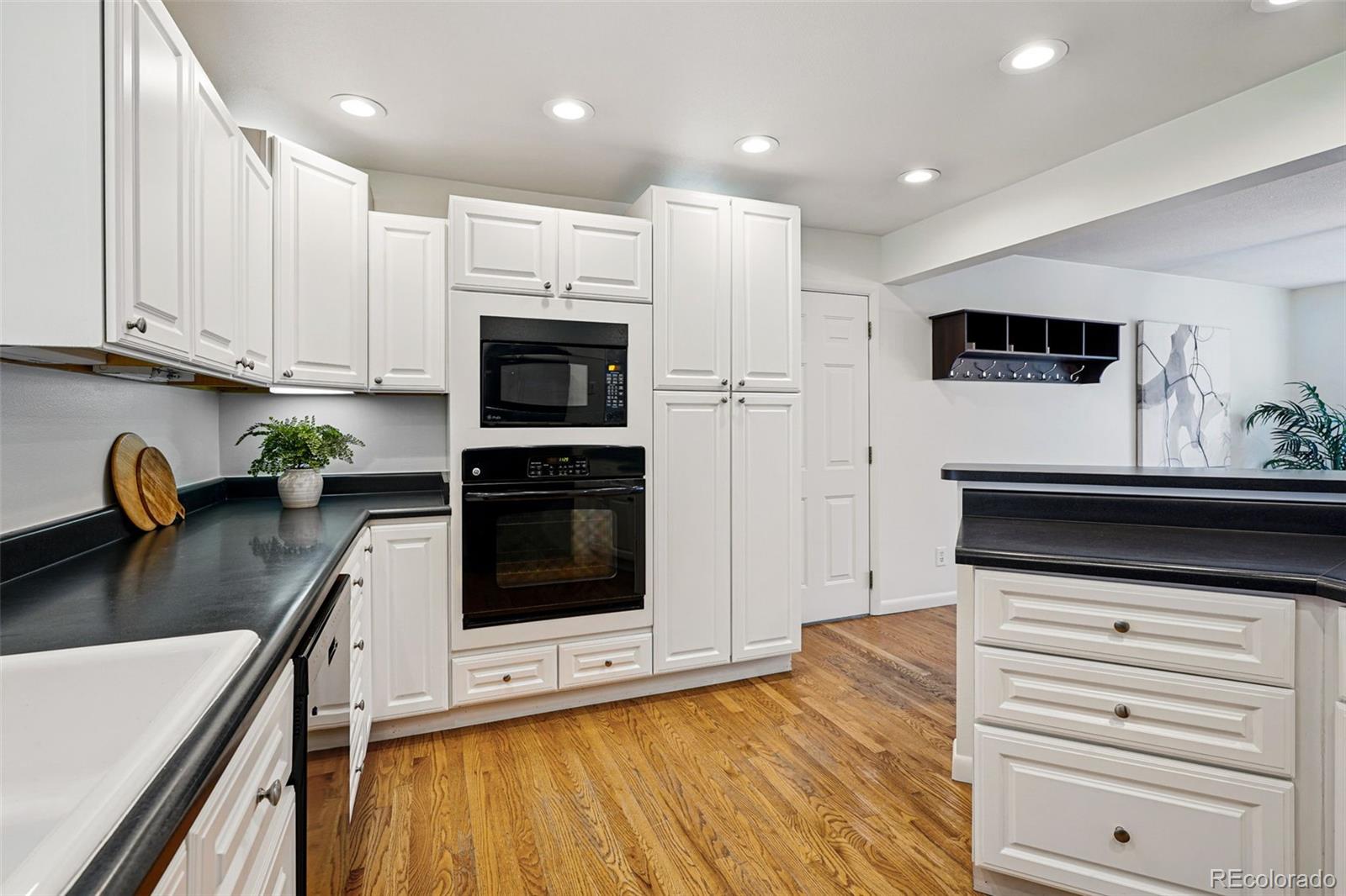 MLS Image #17 for 2448 s leyden street,denver, Colorado