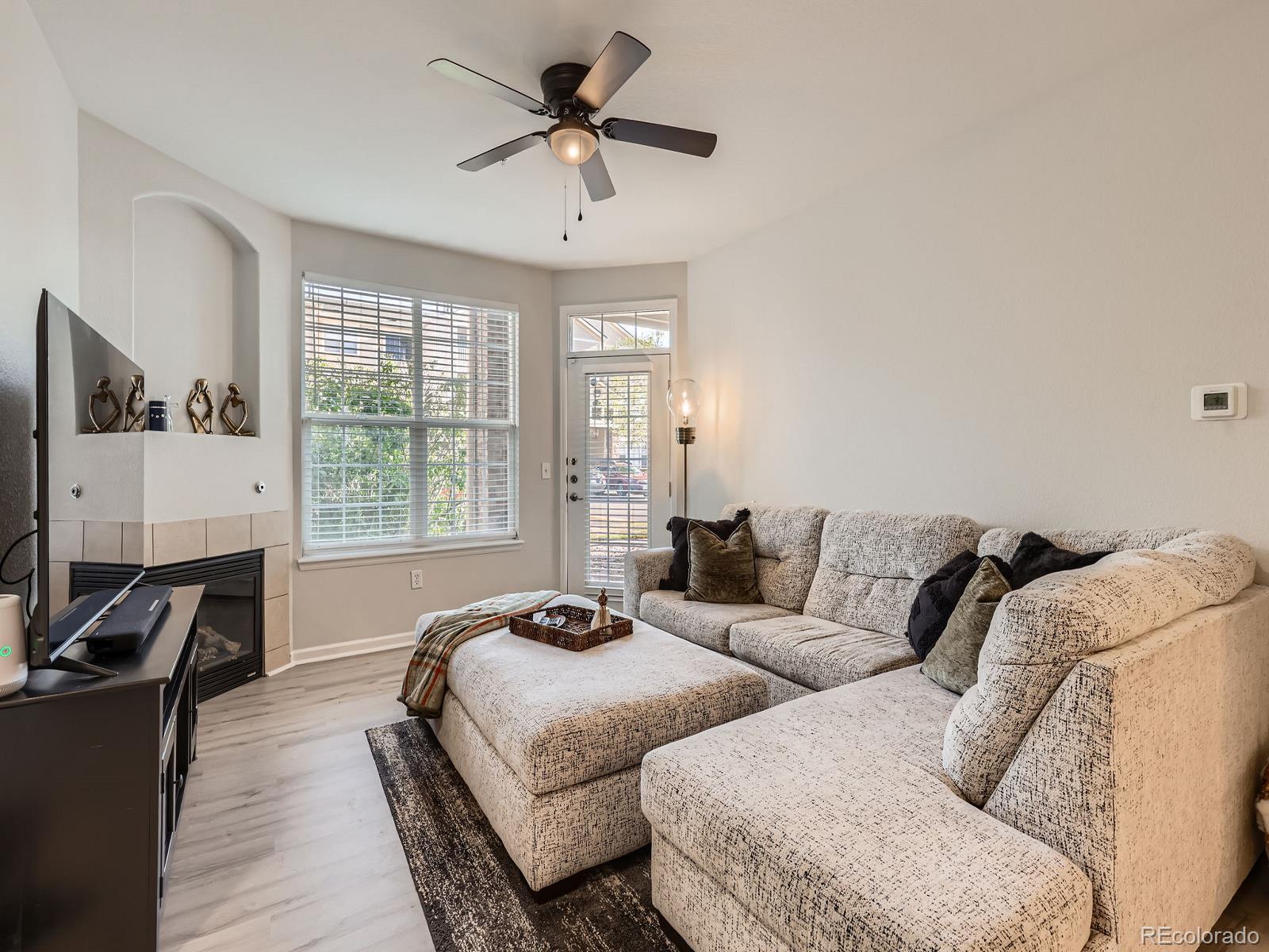 MLS Image #3 for 5755 n genoa way,aurora, Colorado