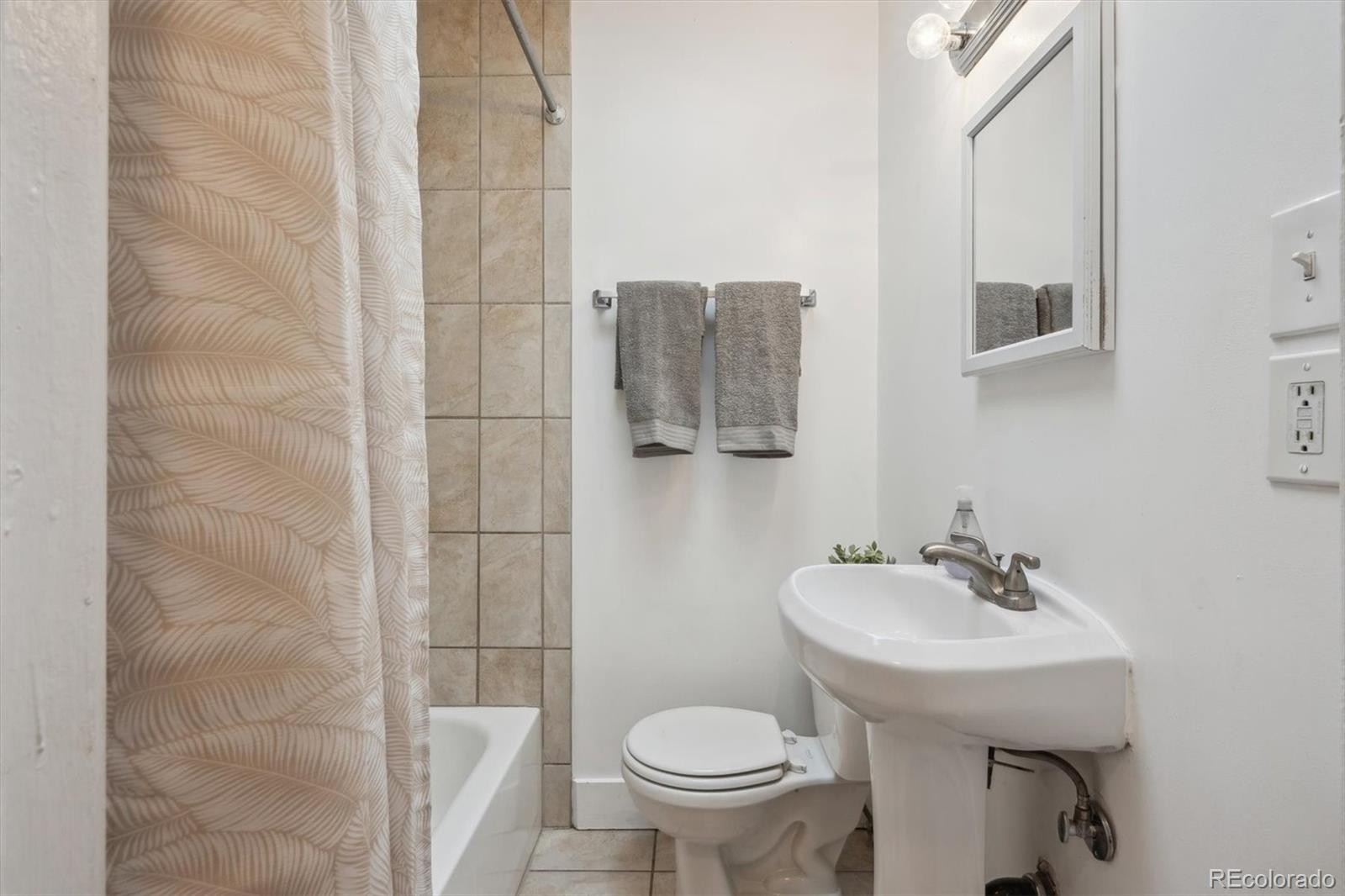 MLS Image #7 for 4326  batavia place,denver, Colorado
