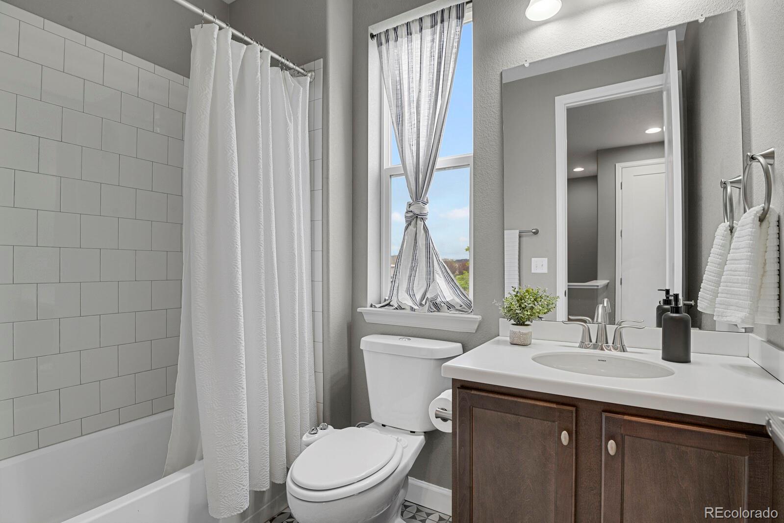 MLS Image #25 for 23615 e 5th place,aurora, Colorado