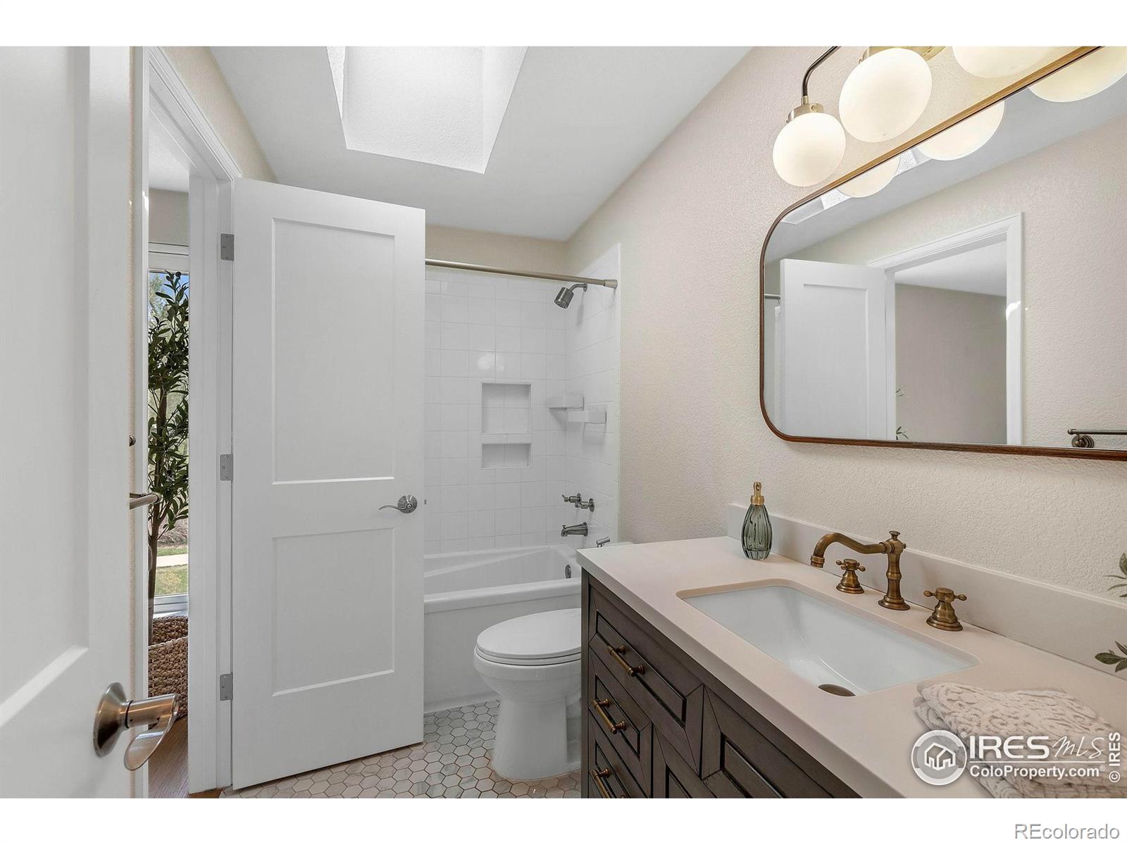 MLS Image #18 for 536 w sycamore circle,louisville, Colorado