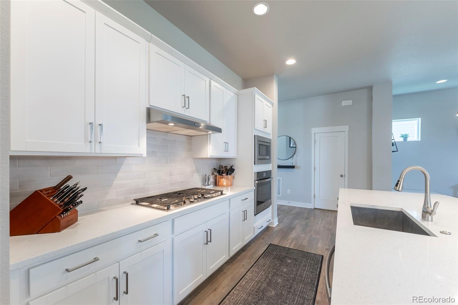 MLS Image #5 for 21574 e 59th drive,aurora, Colorado