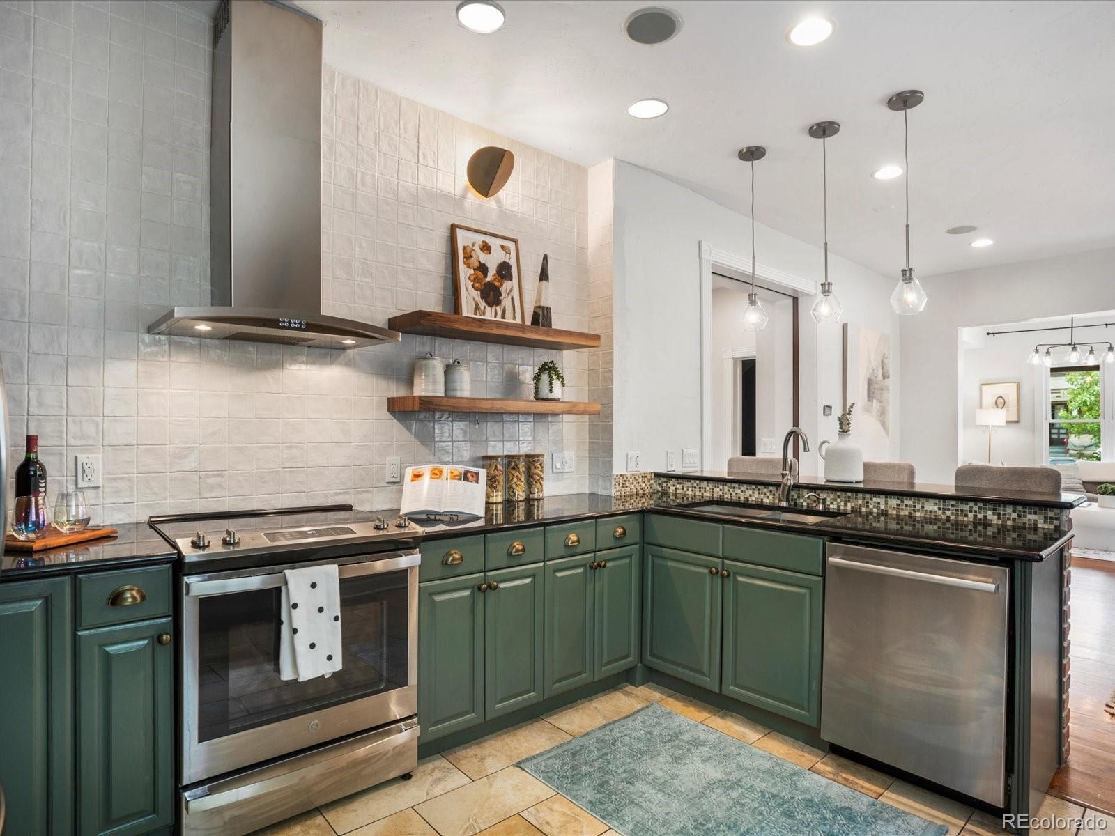 MLS Image #14 for 1423  elizabeth street,denver, Colorado