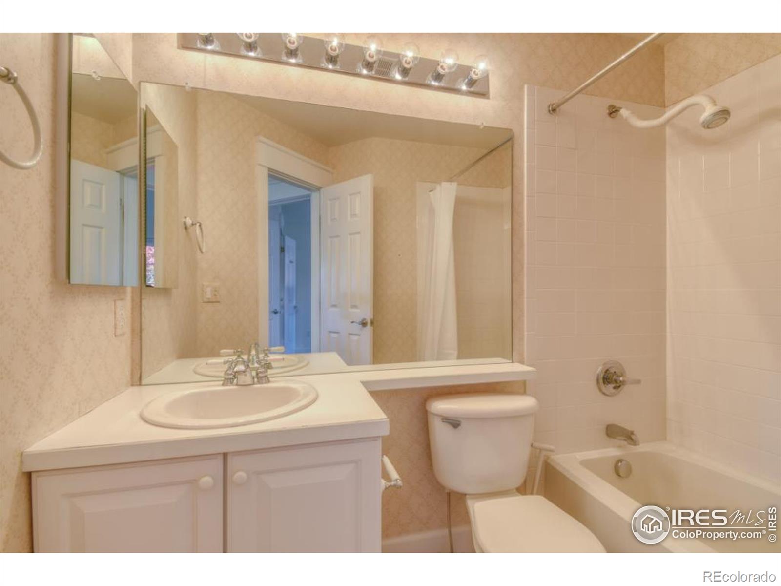 MLS Image #17 for 3002  shoshone trail,lafayette, Colorado