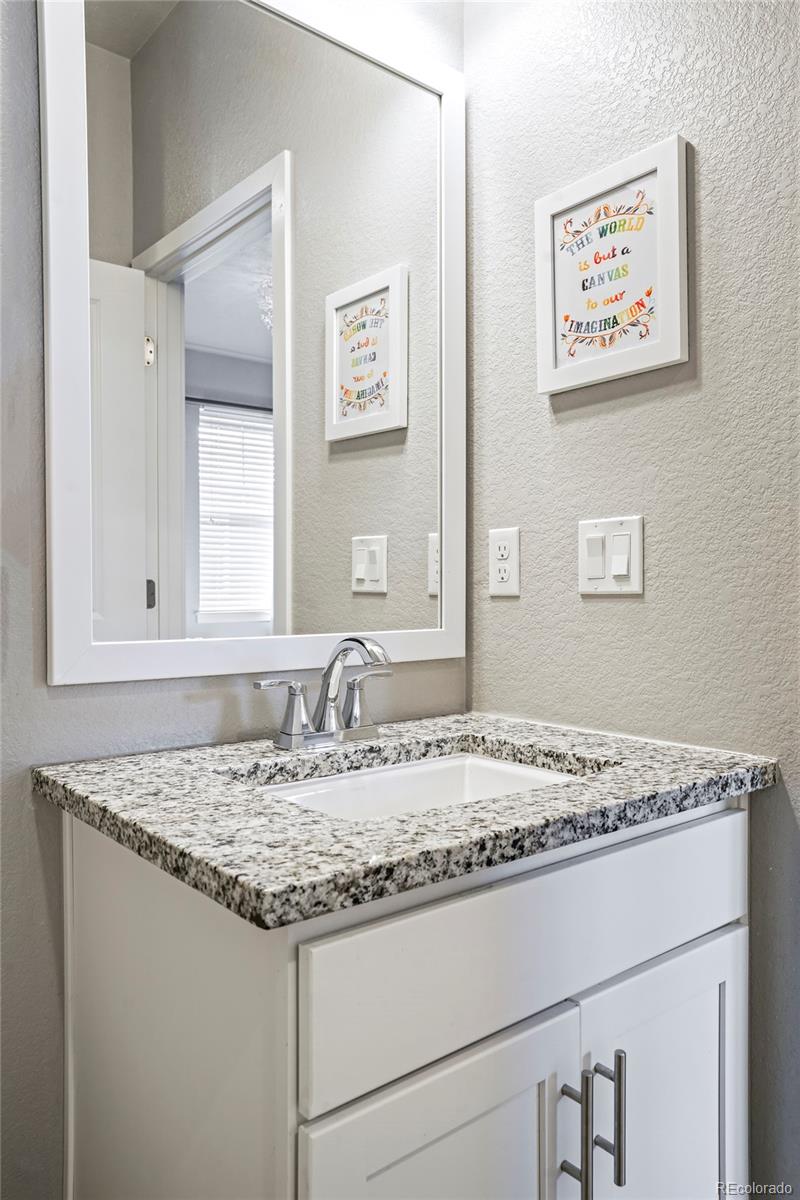 MLS Image #14 for 181 s monaco parkway,denver, Colorado