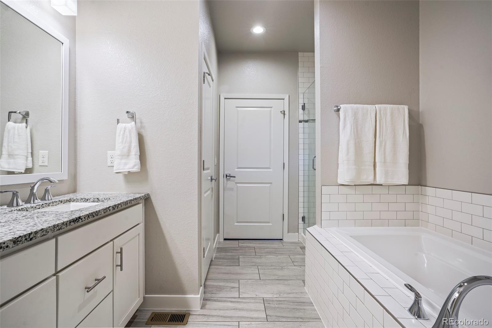 MLS Image #18 for 181 s monaco parkway,denver, Colorado