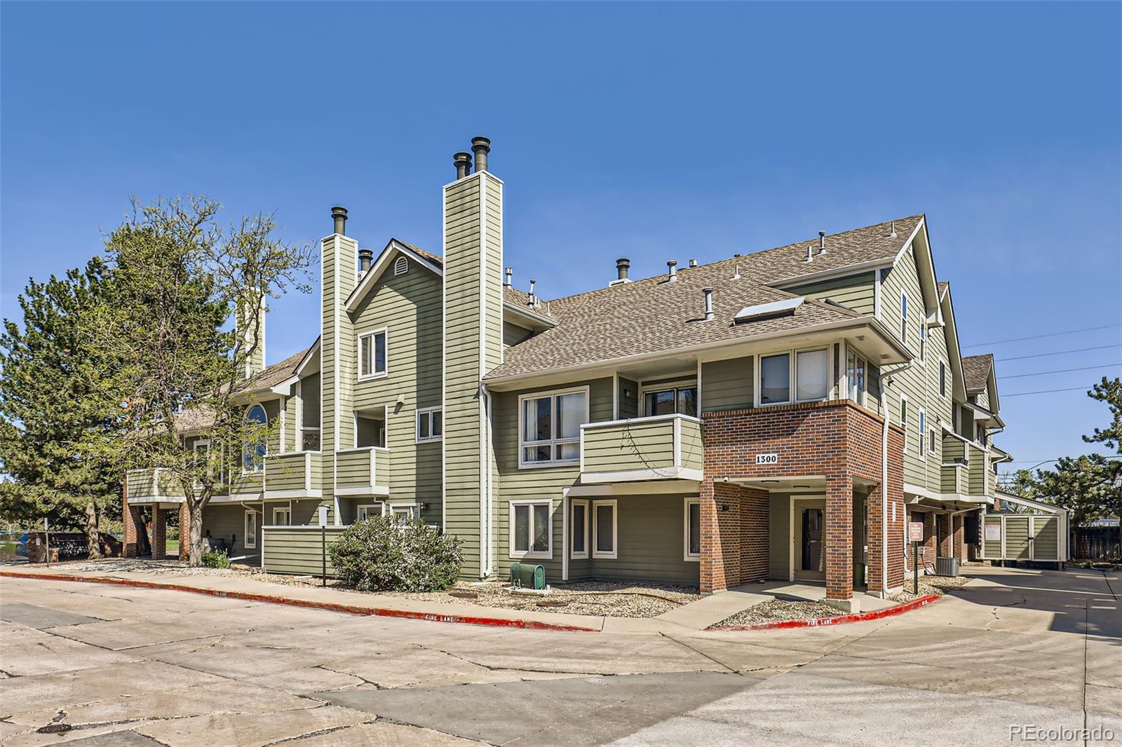 MLS Image #23 for 1300 s monaco parkway,denver, Colorado