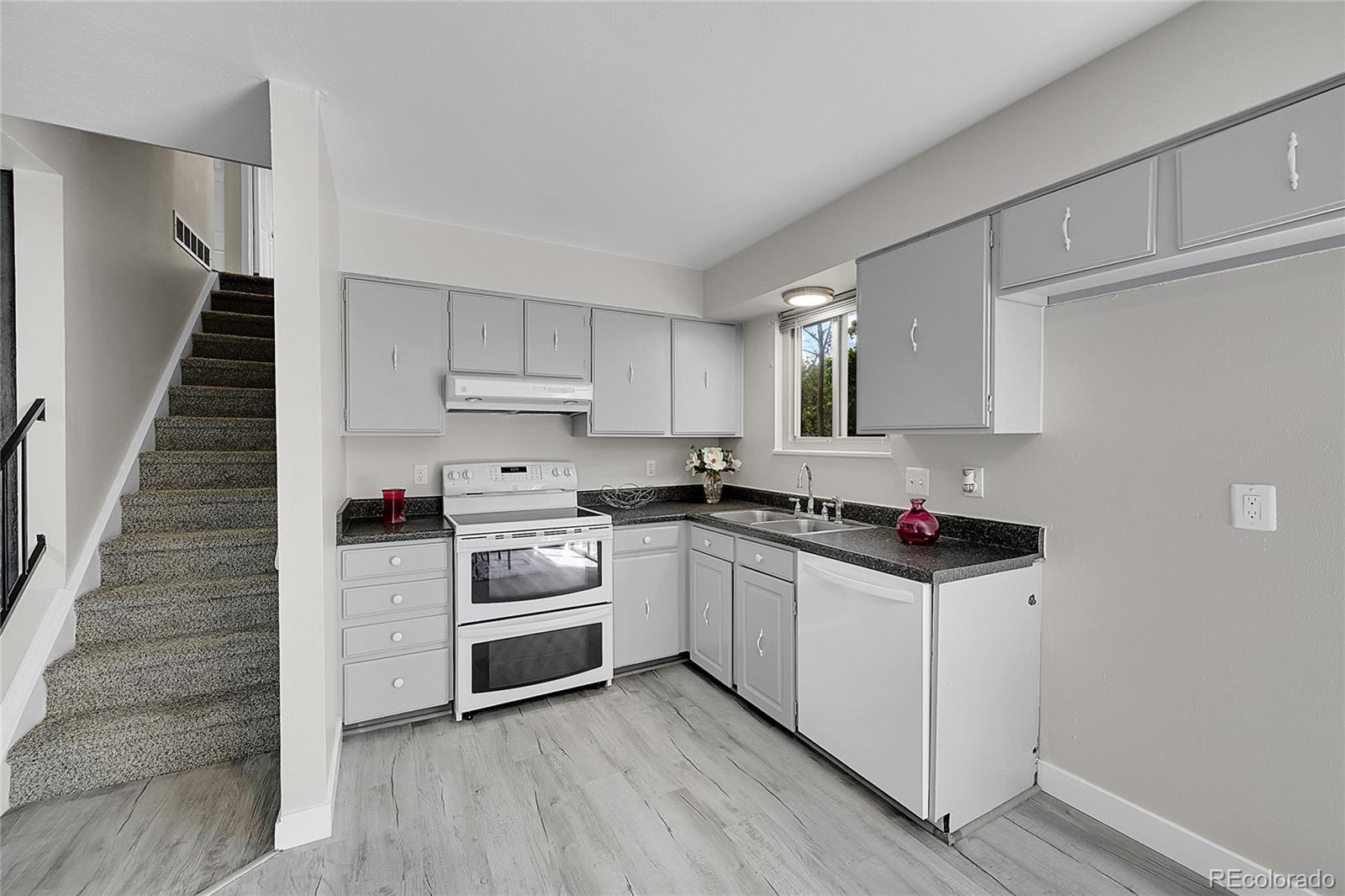MLS Image #4 for 807  mobile street,aurora, Colorado