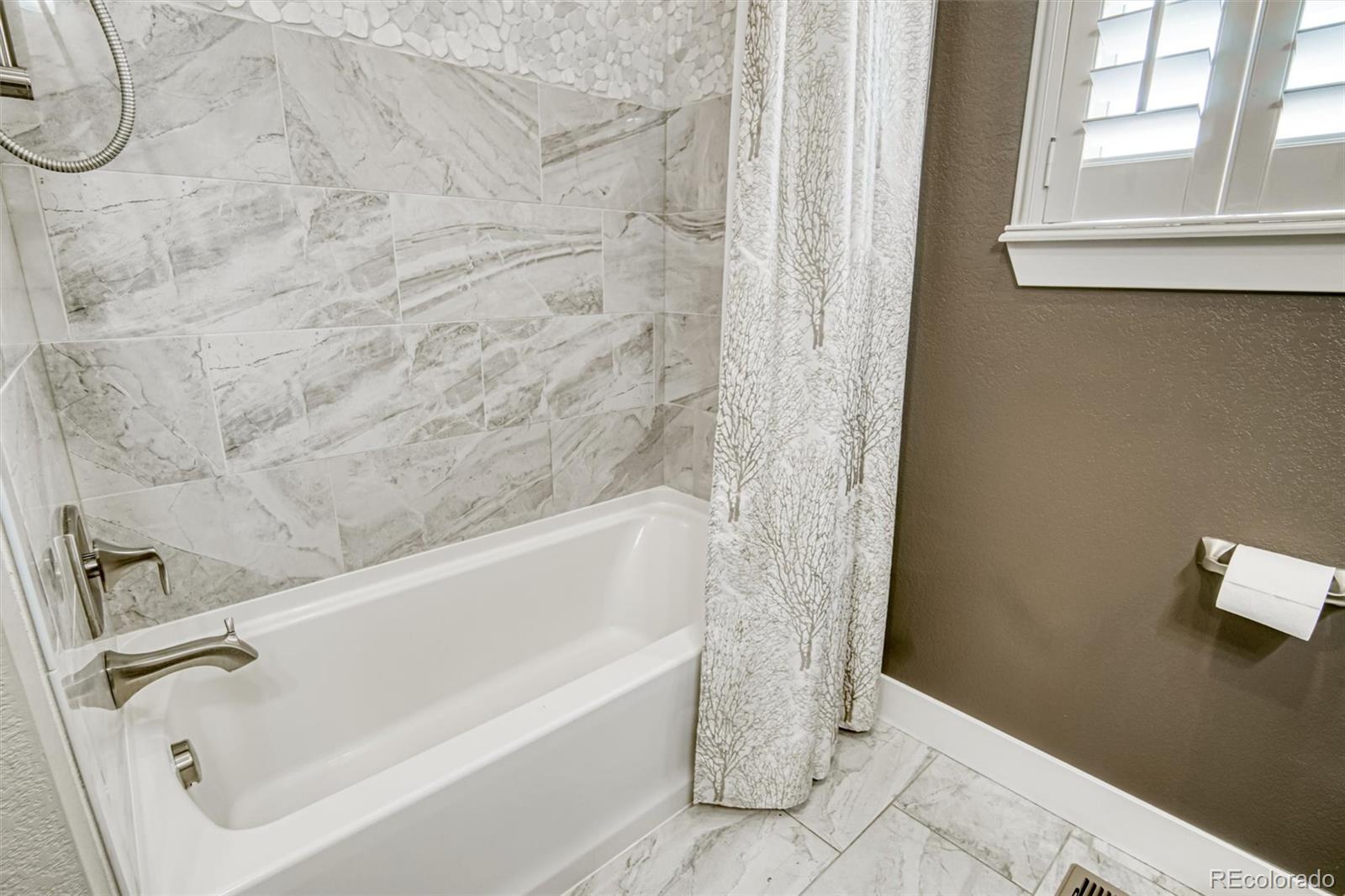 MLS Image #6 for 15804  elizabeth circle,thornton, Colorado