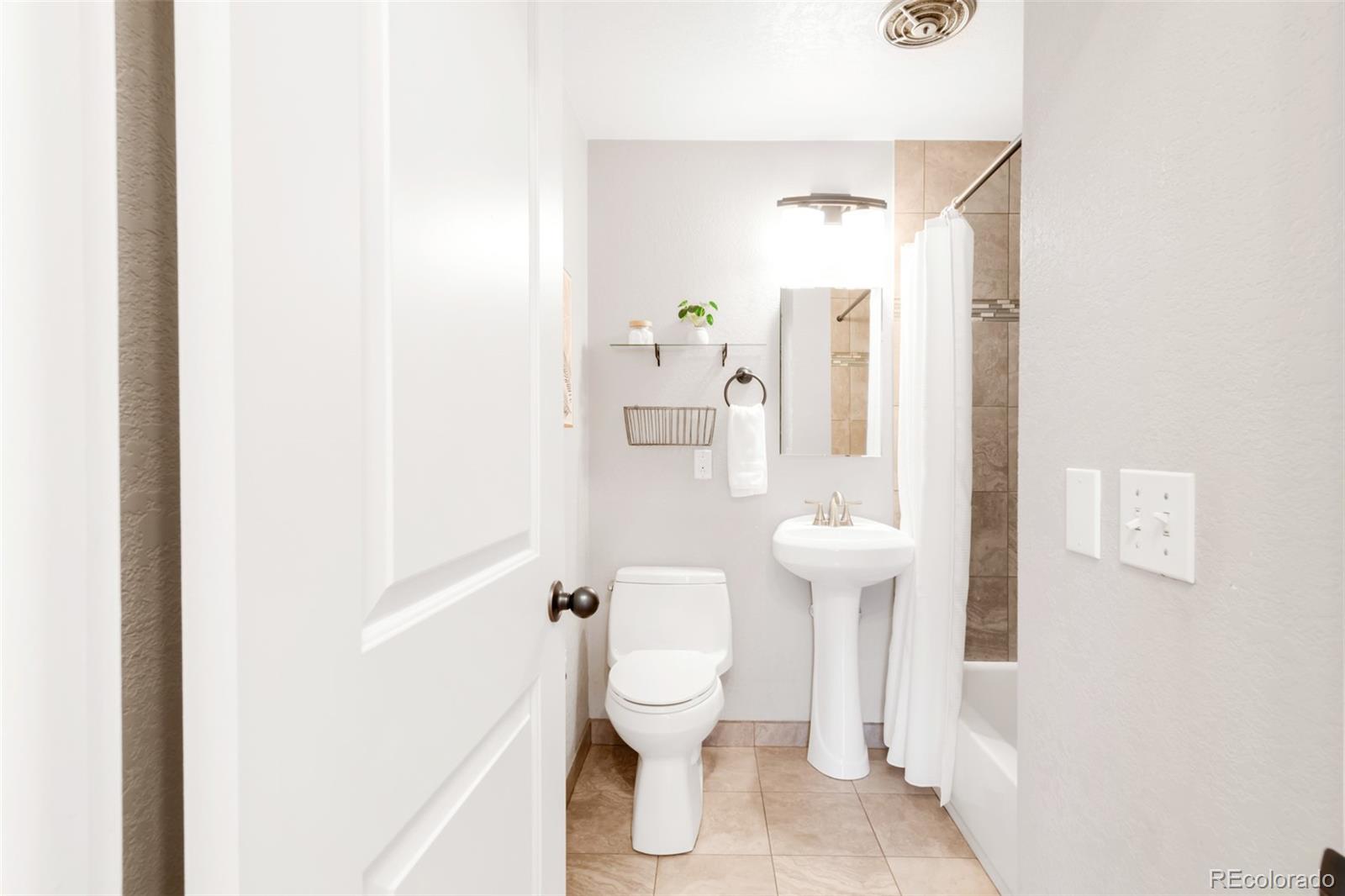 MLS Image #14 for 2756 e euclid avenue,centennial, Colorado