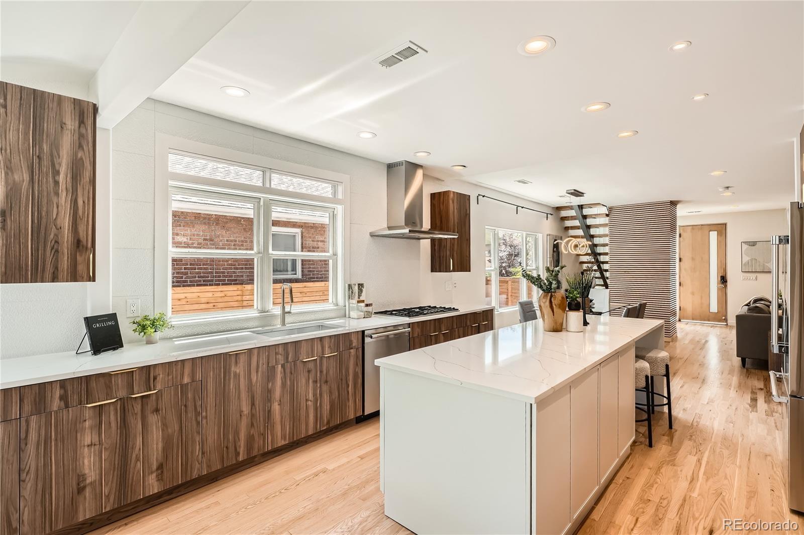 MLS Image #5 for 814 s high street,denver, Colorado