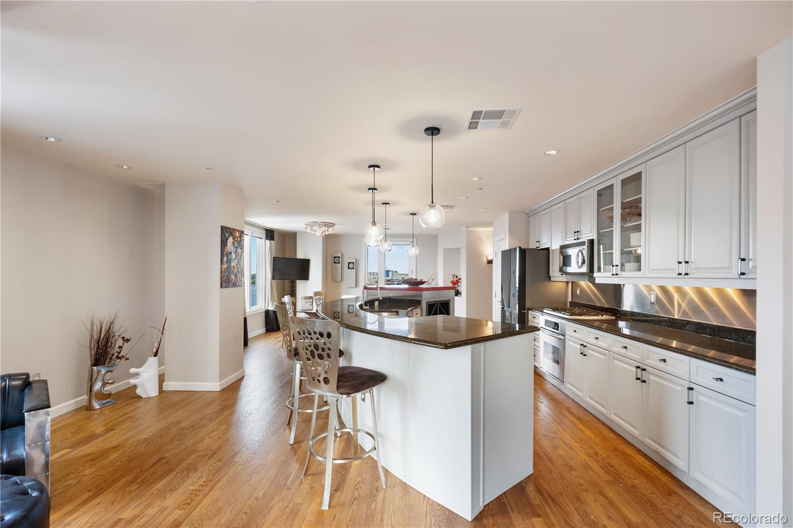 MLS Image #8 for 1827 n grant street,denver, Colorado