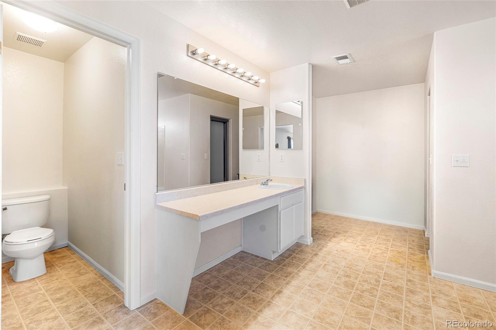 MLS Image #12 for 21354 e 51st avenue,denver, Colorado