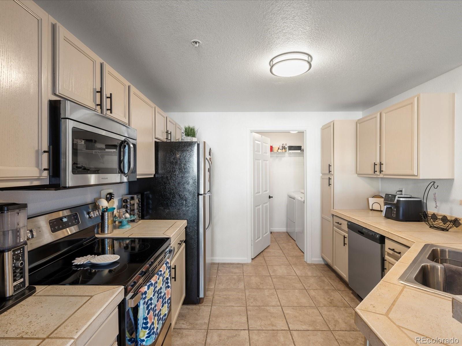 MLS Image #11 for 5726 n genoa way,aurora, Colorado