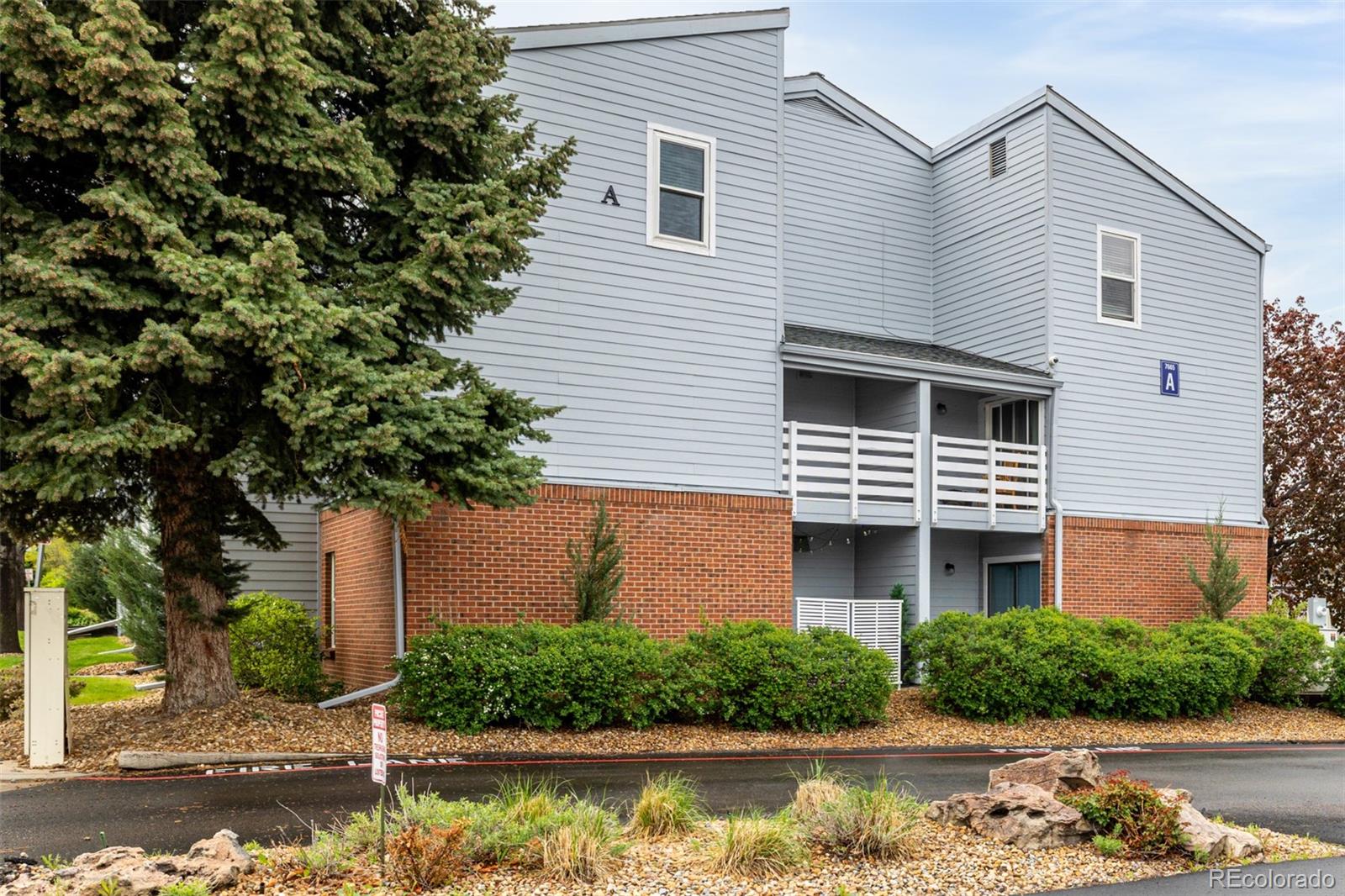 MLS Image #3 for 7665 e eastman avenue,denver, Colorado