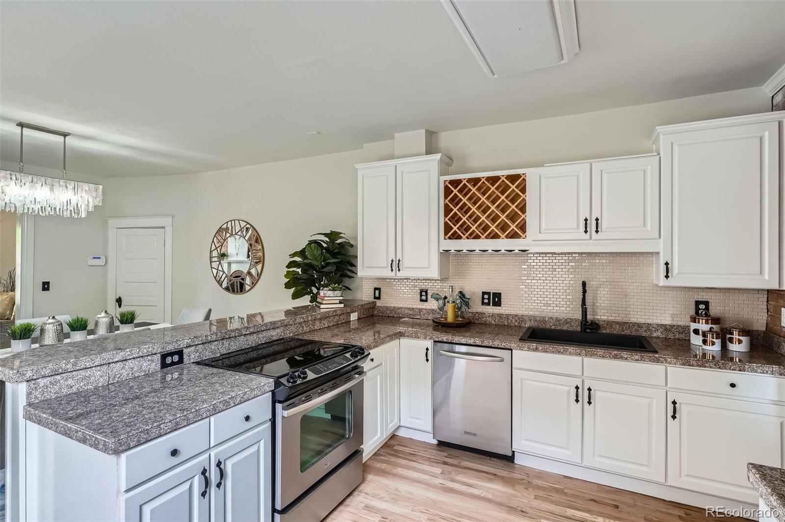 MLS Image #11 for 2562 n emerson street,denver, Colorado