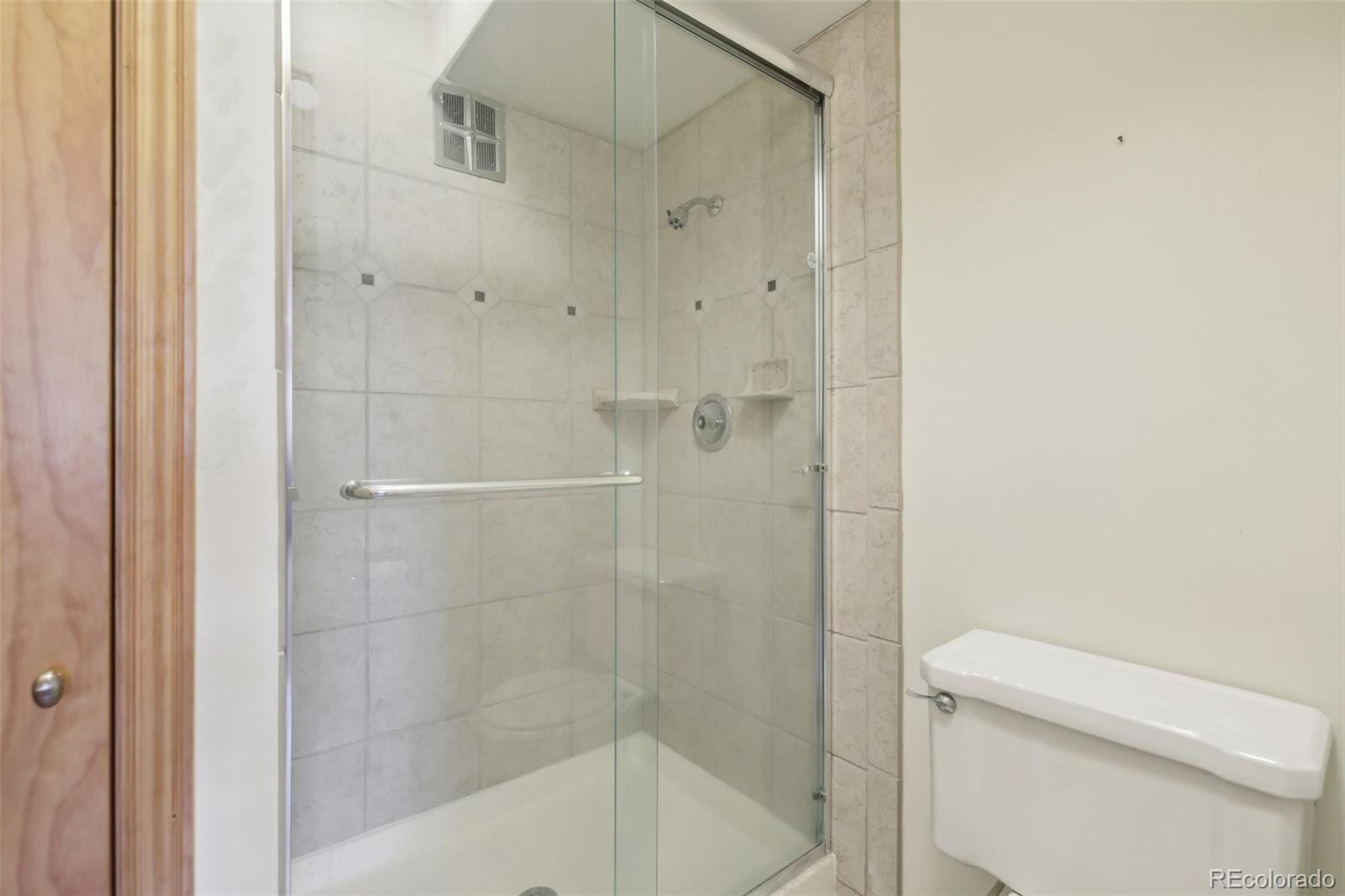 MLS Image #10 for 625 s clinton street,denver, Colorado