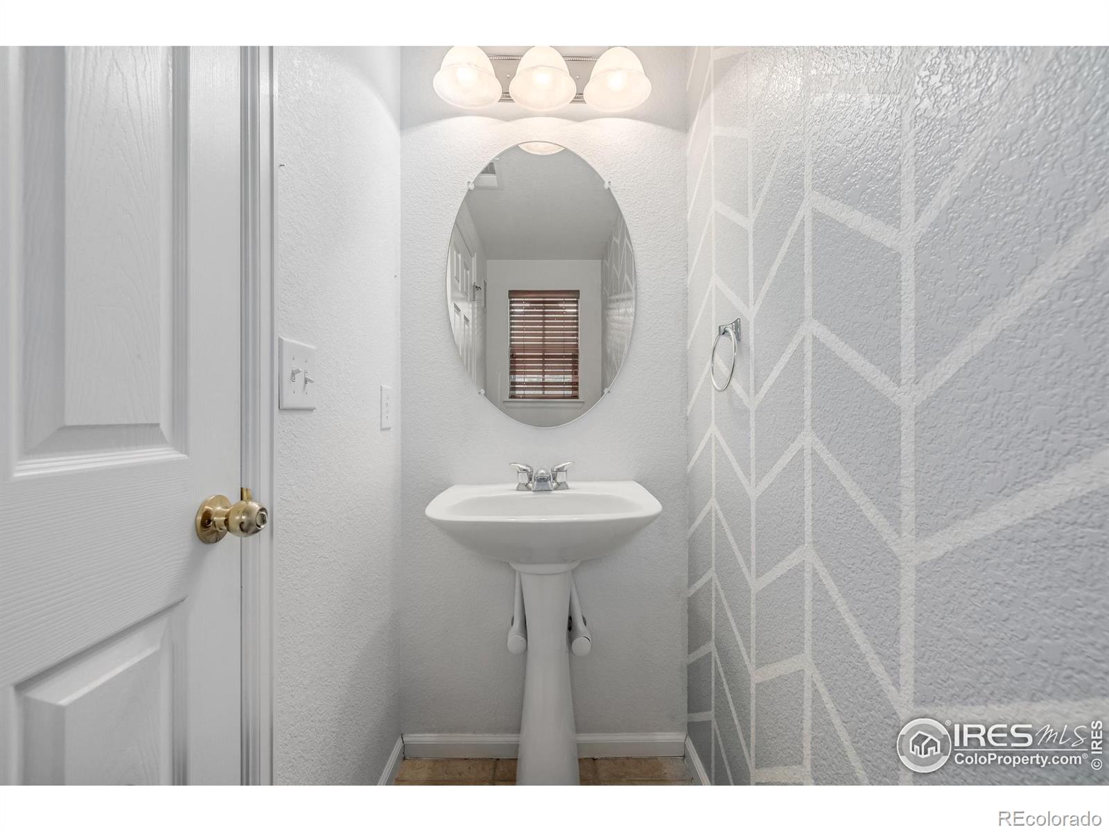MLS Image #13 for 7777 e 23rd avenue,denver, Colorado