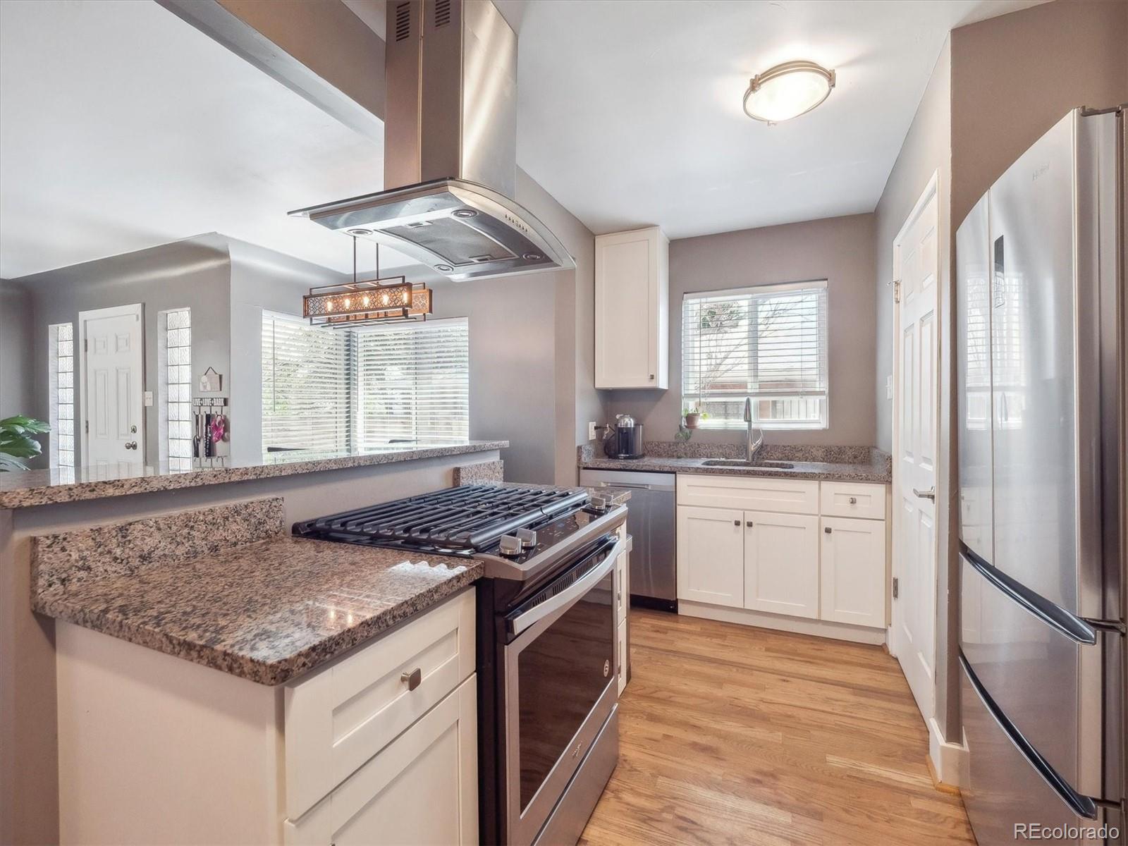 MLS Image #3 for 20 s harrison street,denver, Colorado