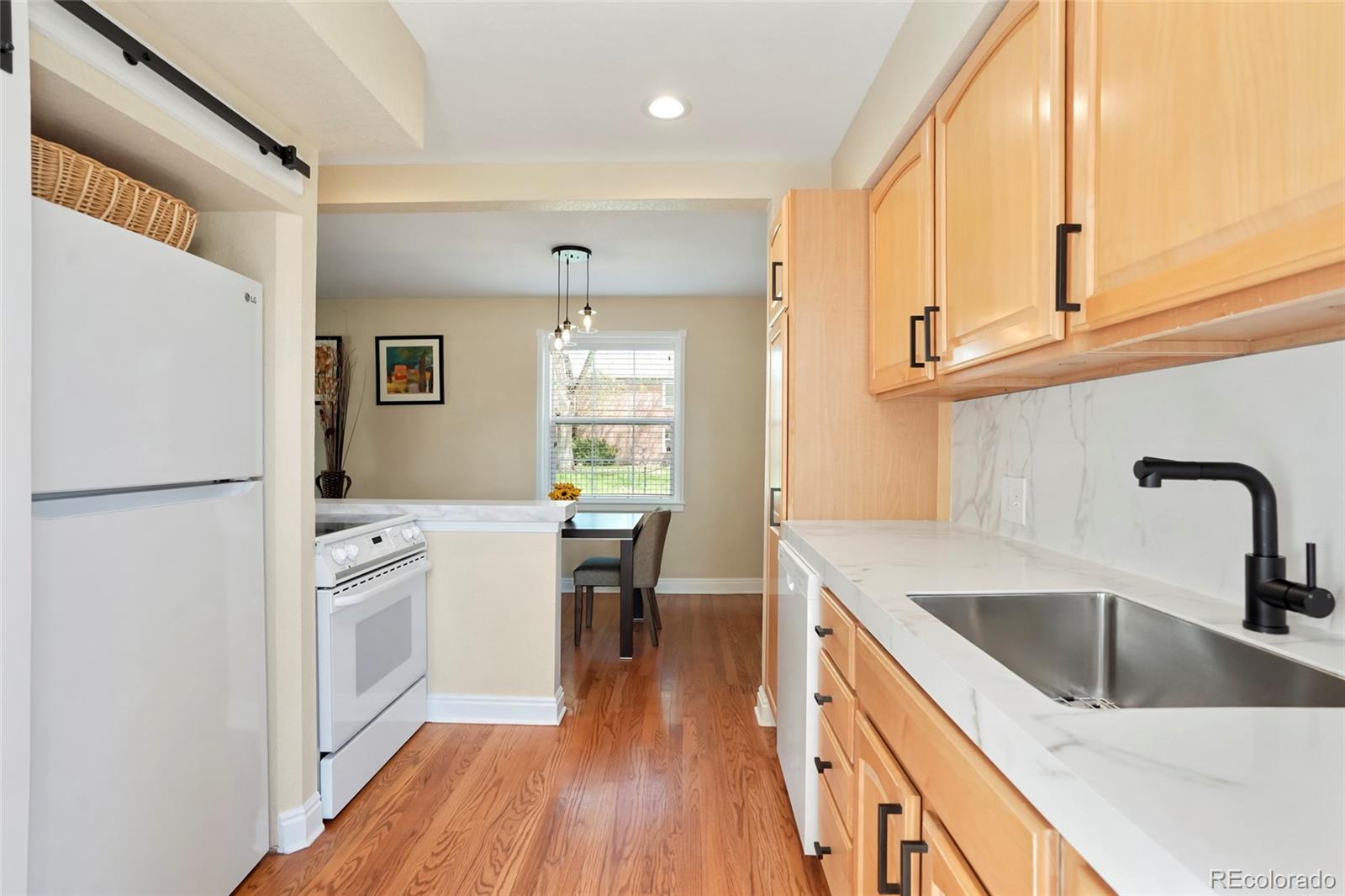MLS Image #13 for 2813  jasmine street,denver, Colorado