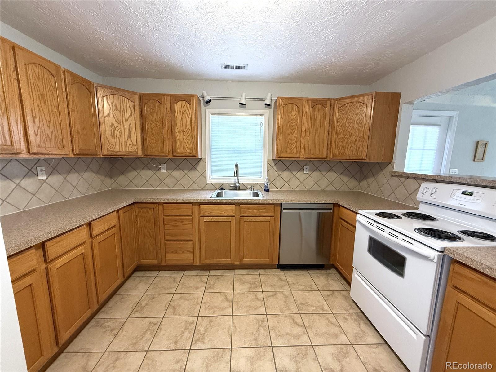MLS Image #12 for 1190  5th street,limon, Colorado