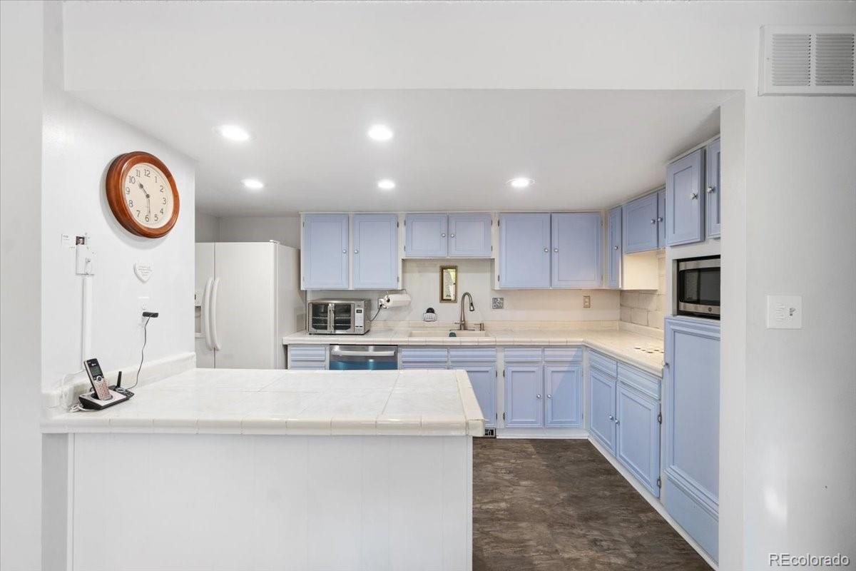 MLS Image #3 for 7172 s vine circle,centennial, Colorado