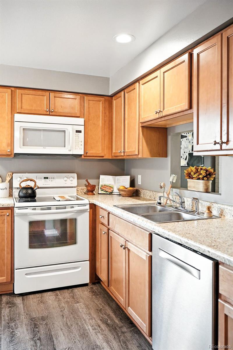 MLS Image #11 for 3404 s clinton court,denver, Colorado