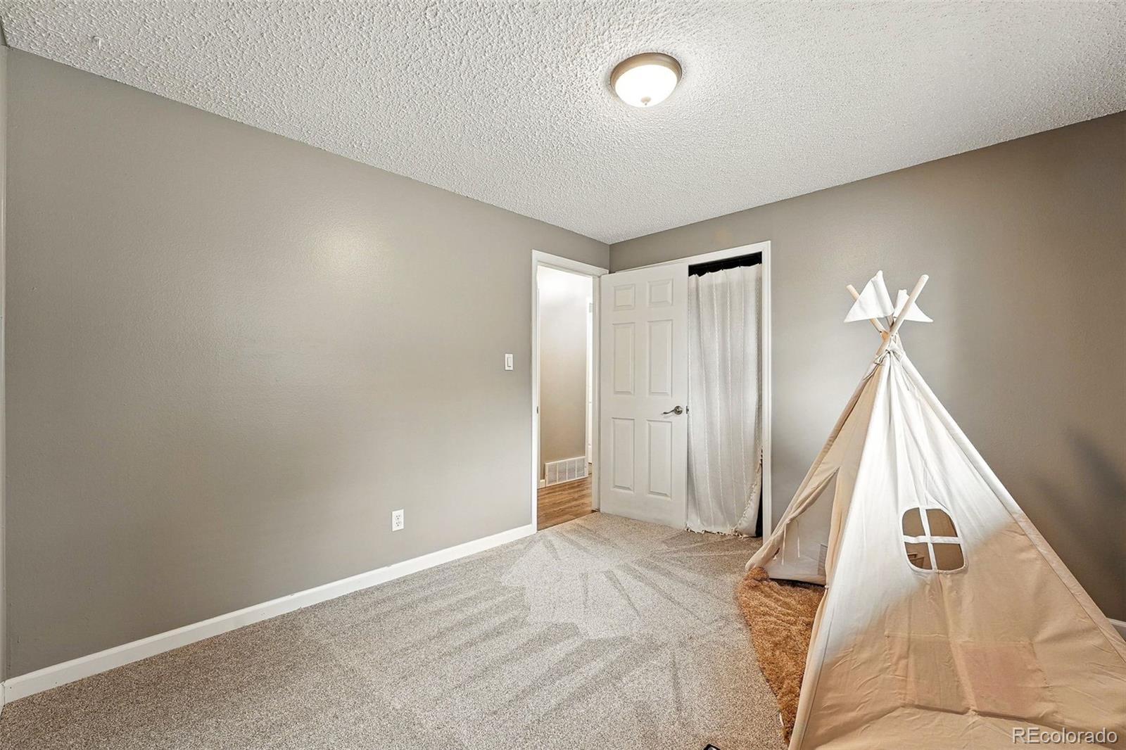 MLS Image #20 for 3404 s clinton court,denver, Colorado