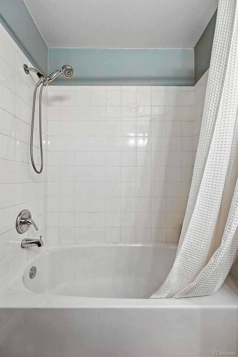 MLS Image #23 for 3404 s clinton court,denver, Colorado